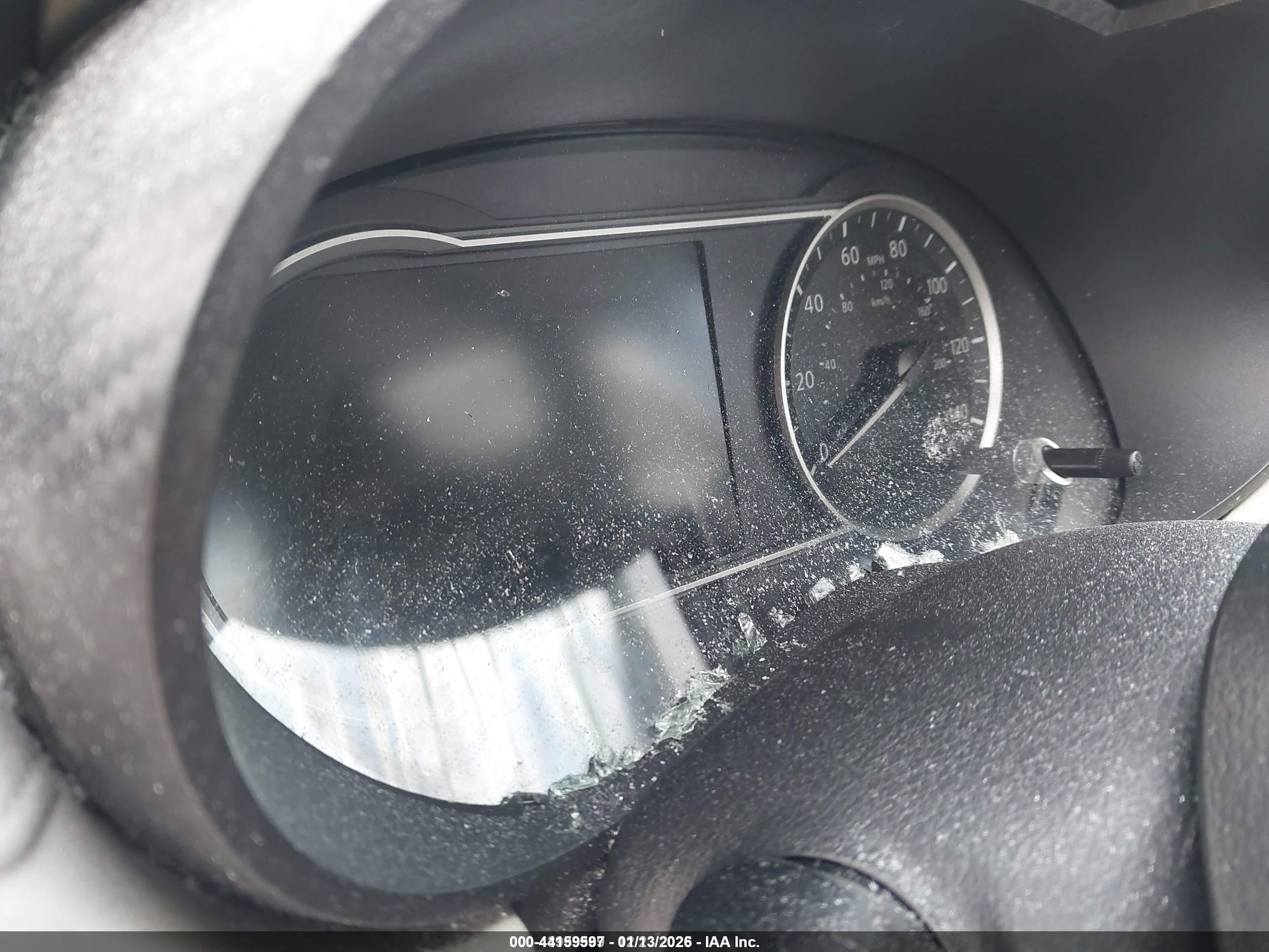 NISSAN VERSA image 7