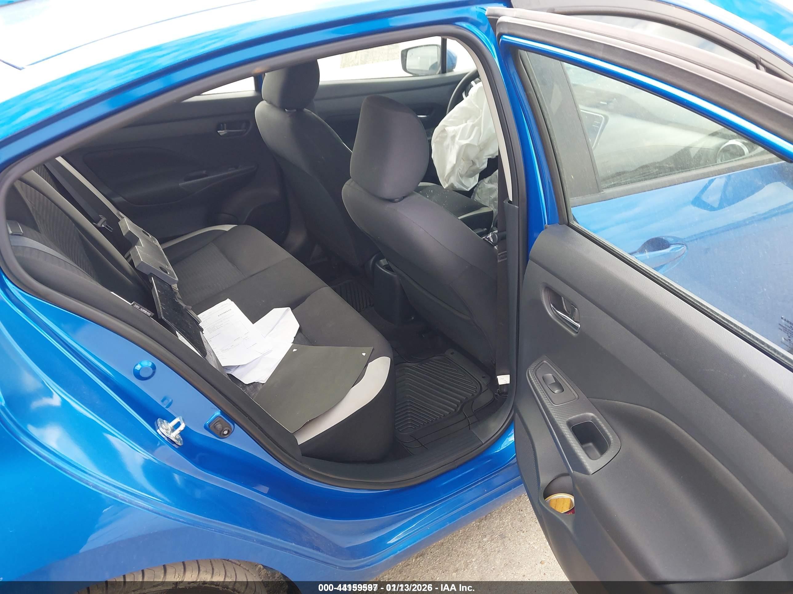 NISSAN VERSA image 8