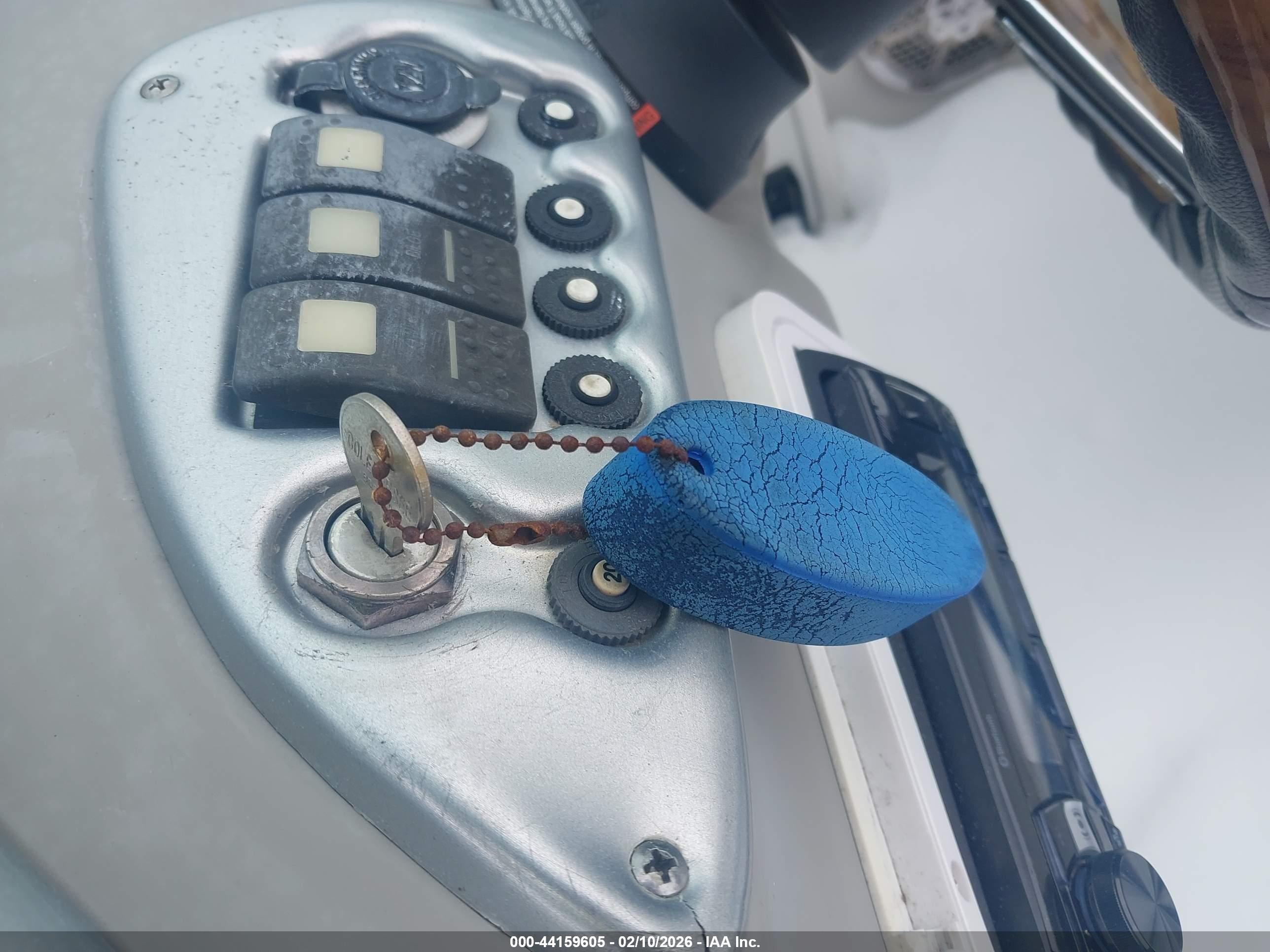 CROWNLINE 25' image 11