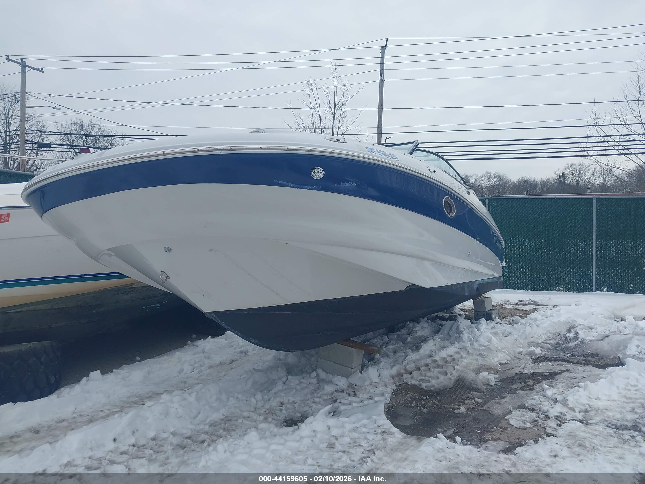 CROWNLINE 25' image 2