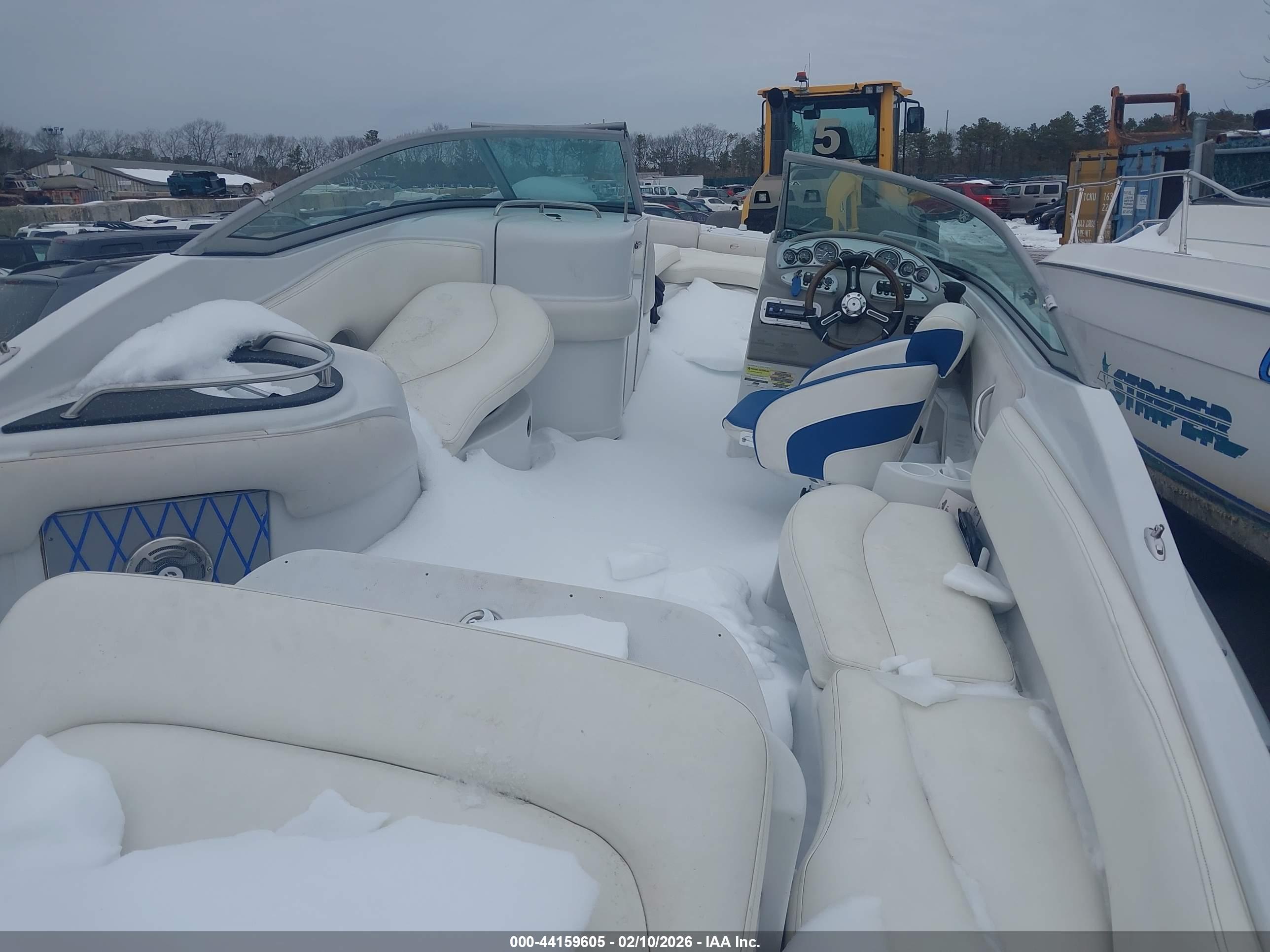 CROWNLINE 25' image 5