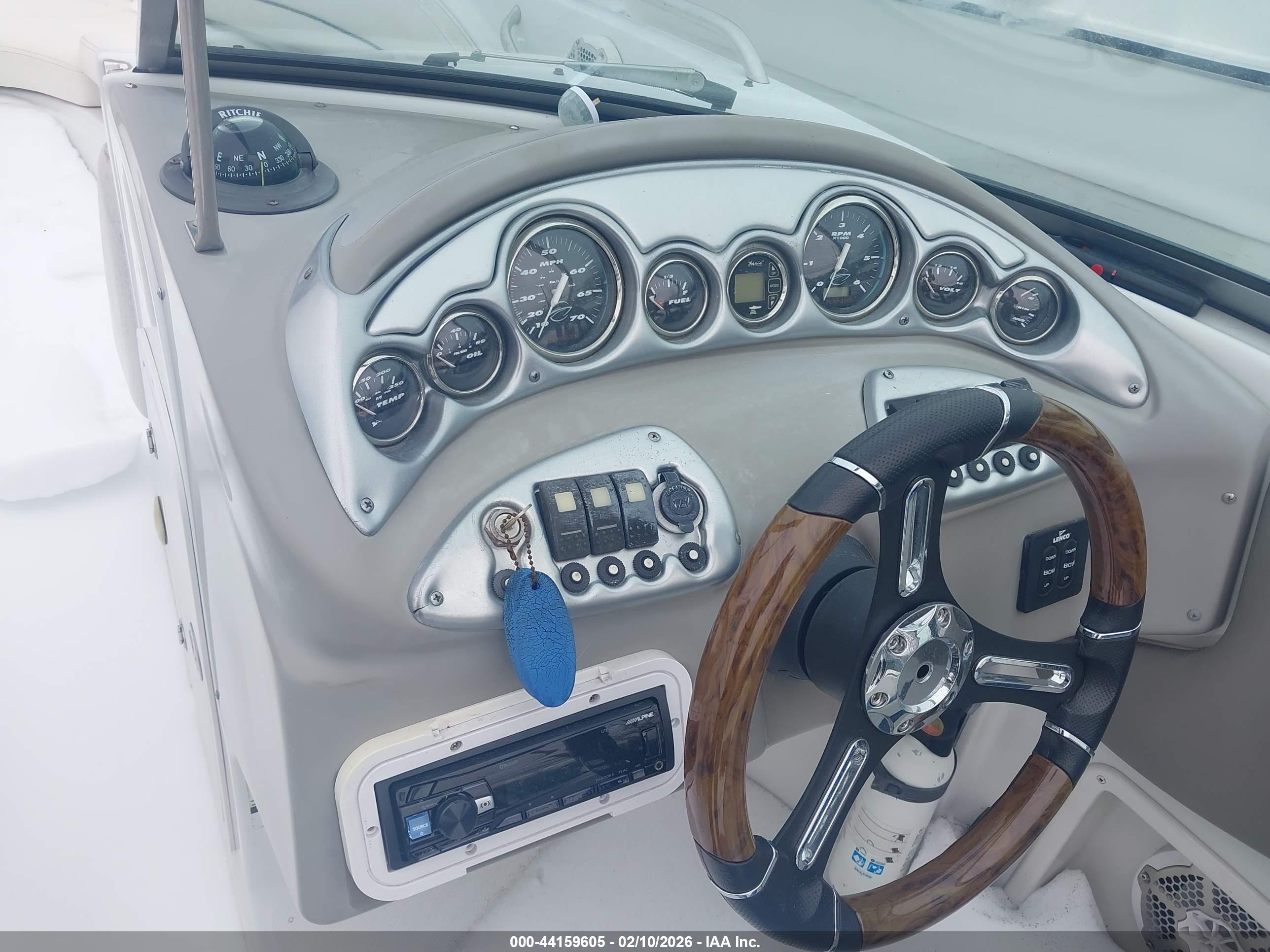 CROWNLINE 25' image 7