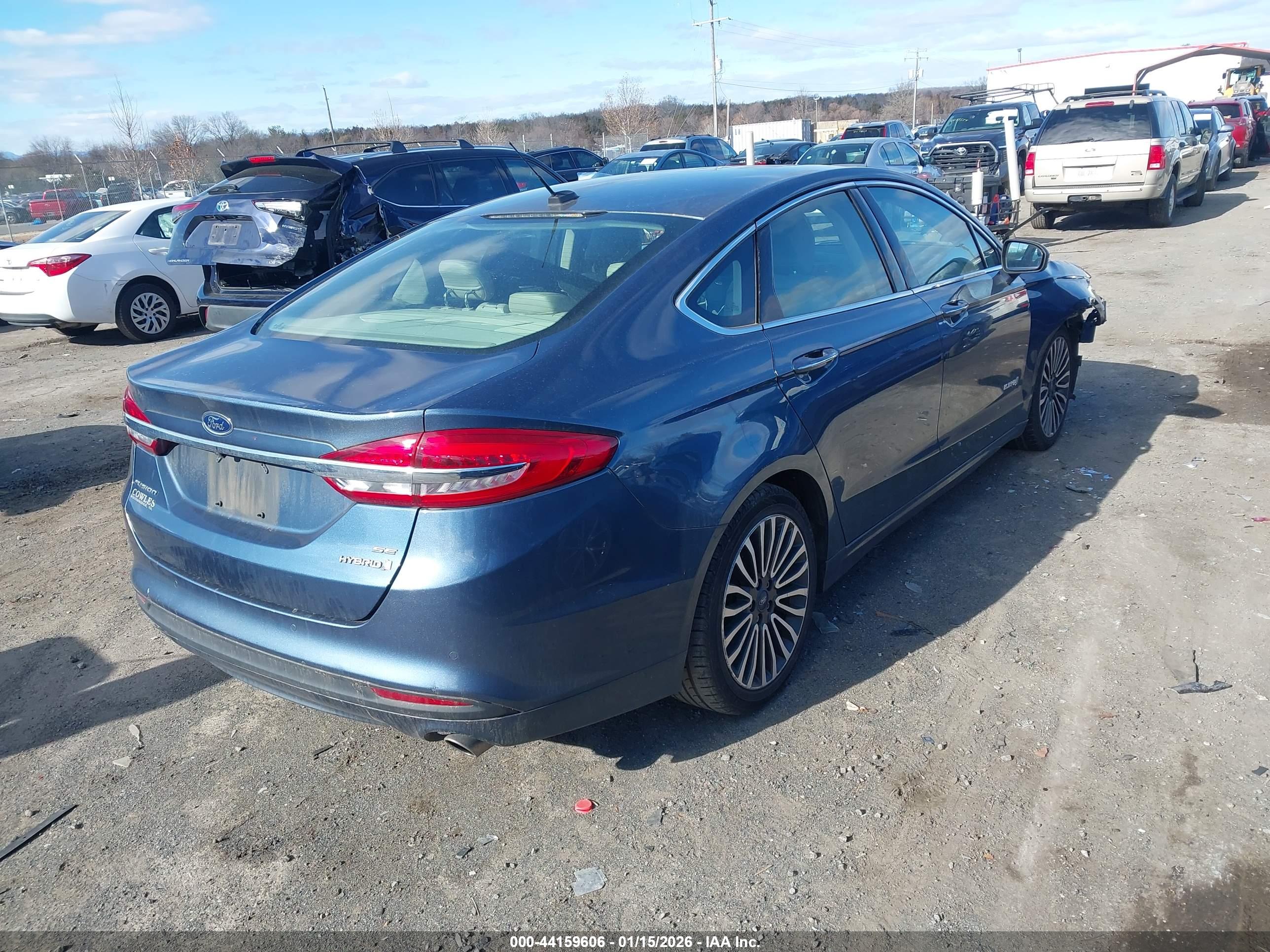 FORD FUSION image 4