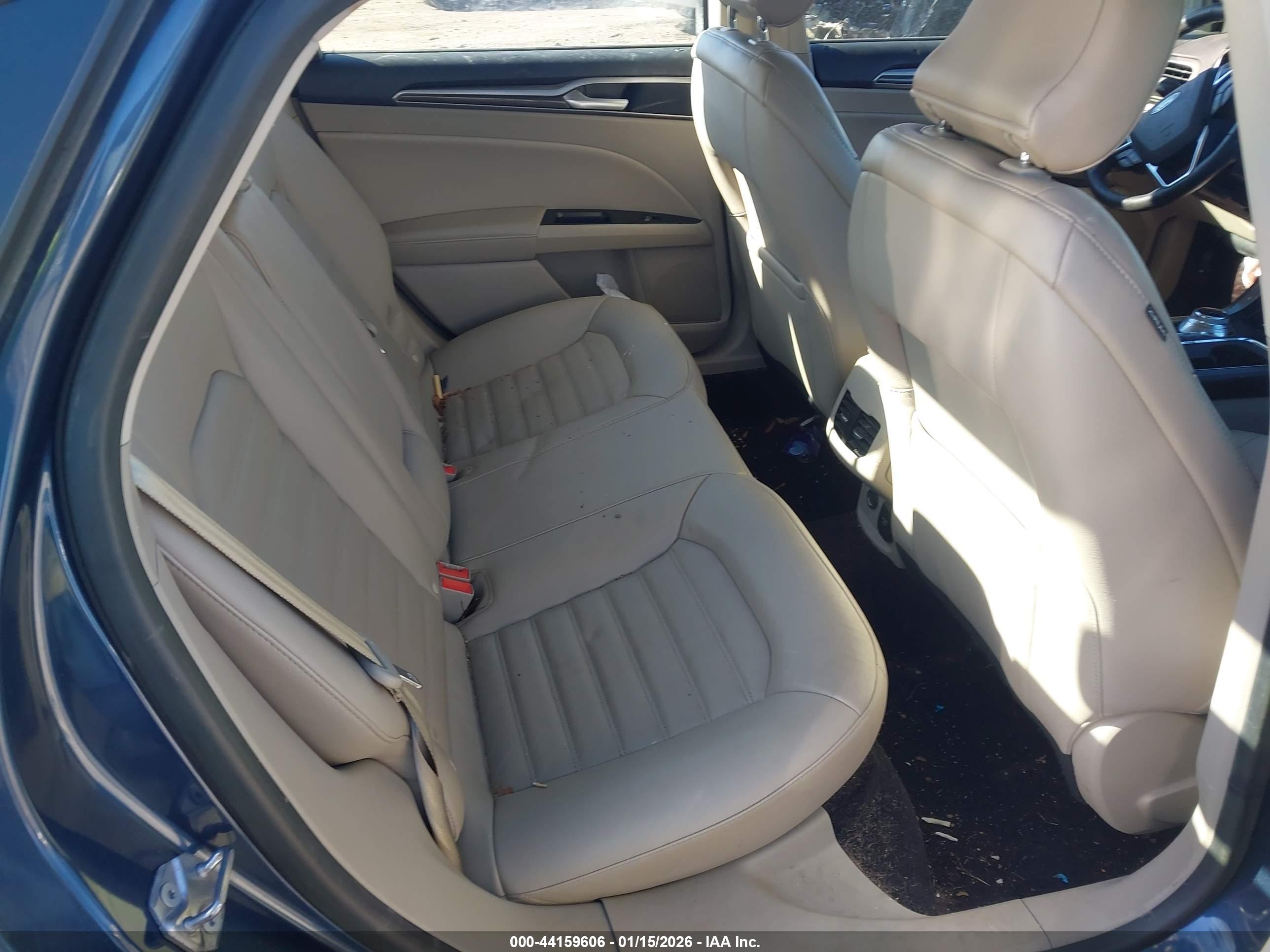 FORD FUSION image 8