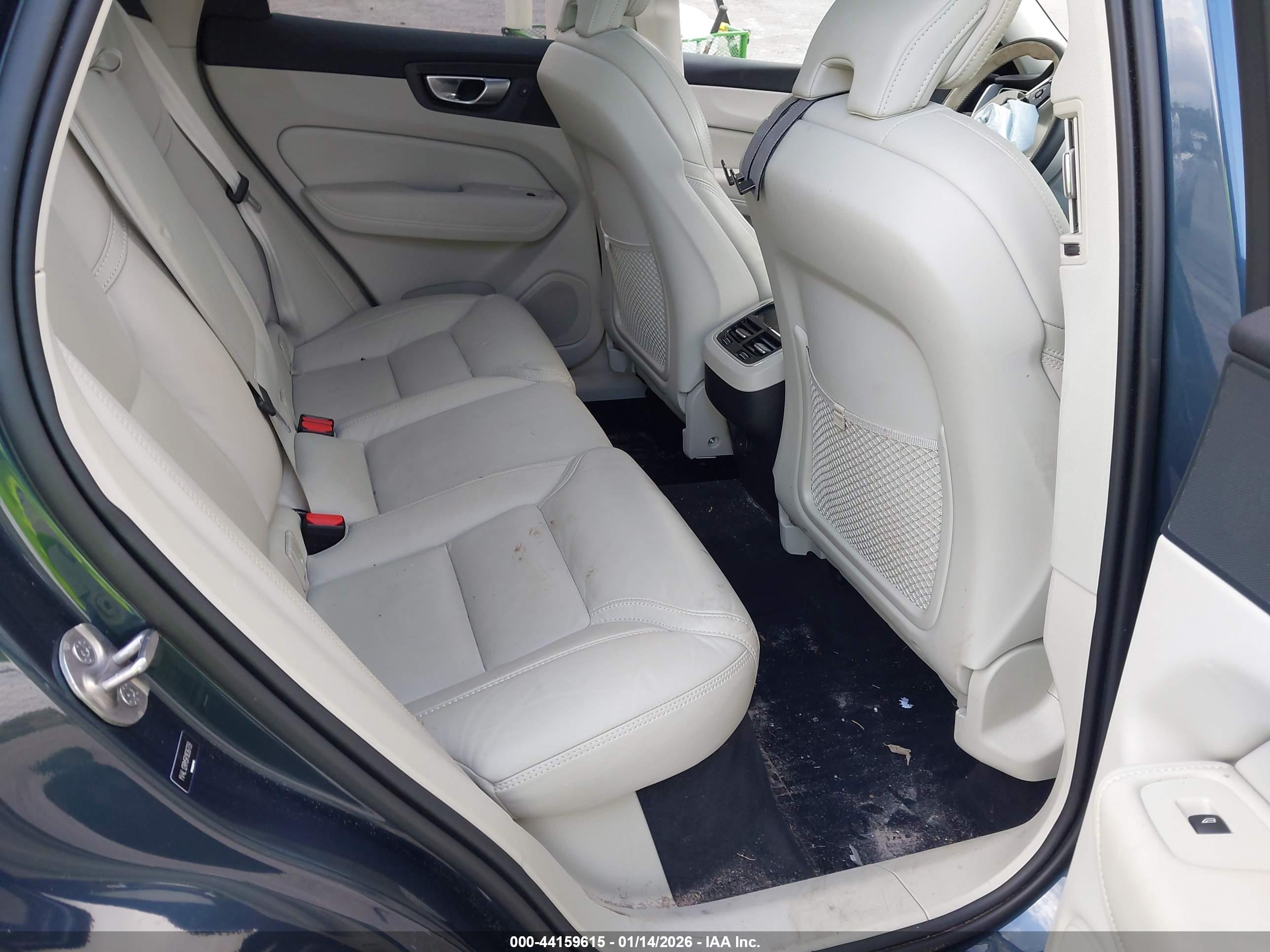 VOLVO XC60 image 8