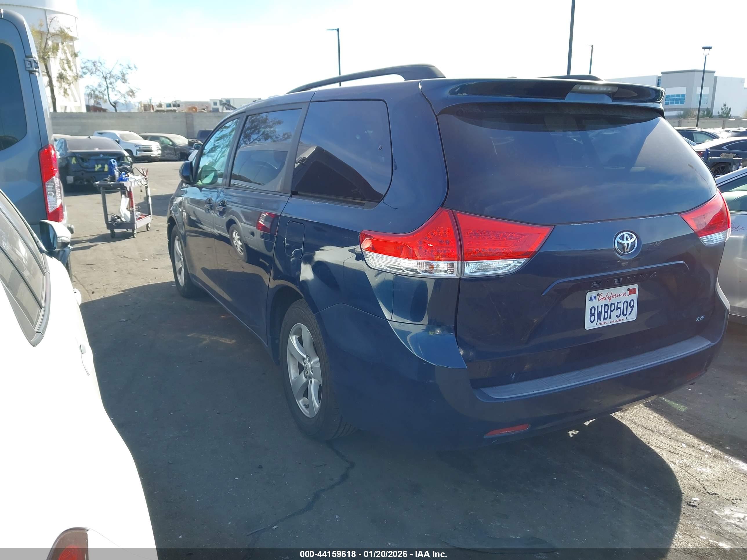 TOYOTA SIENNA image 3