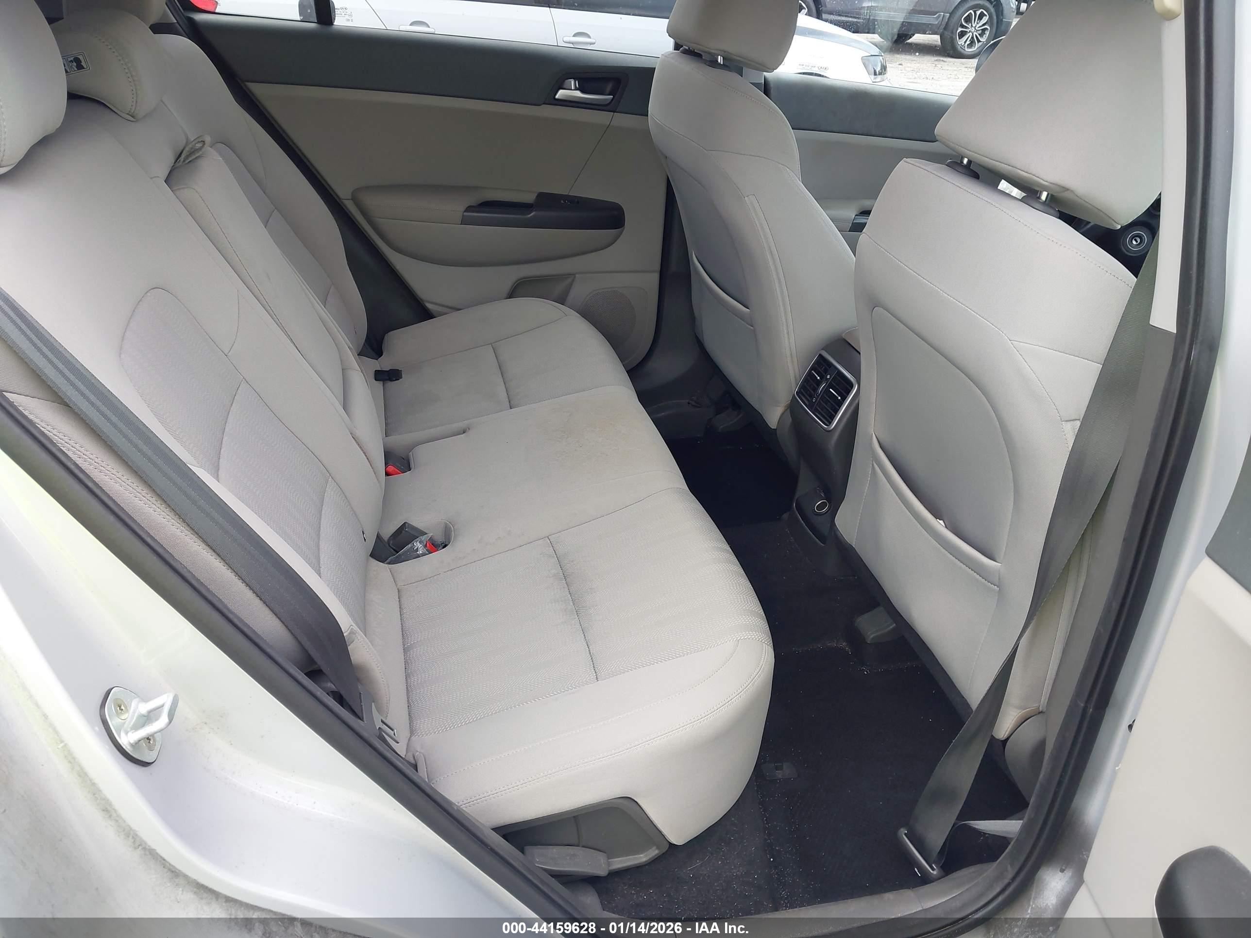KIA SPORTAGE image 8