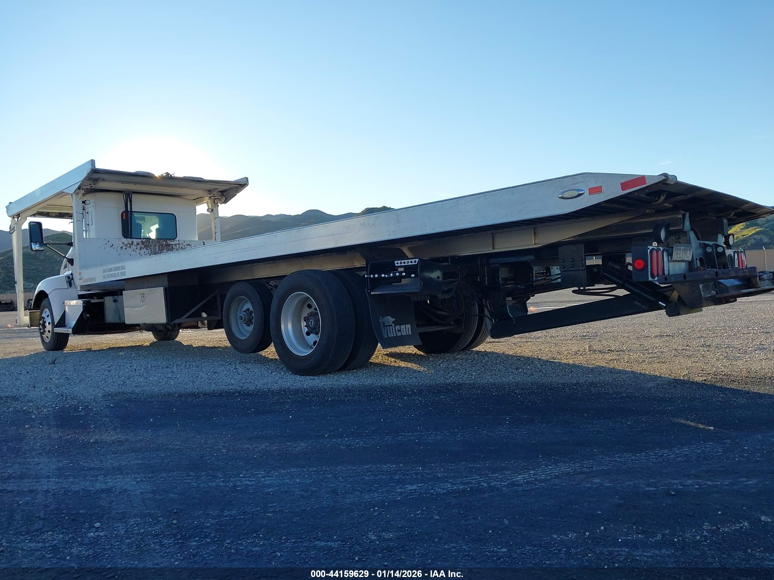 KENWORTH CONSTRUCTION image 3