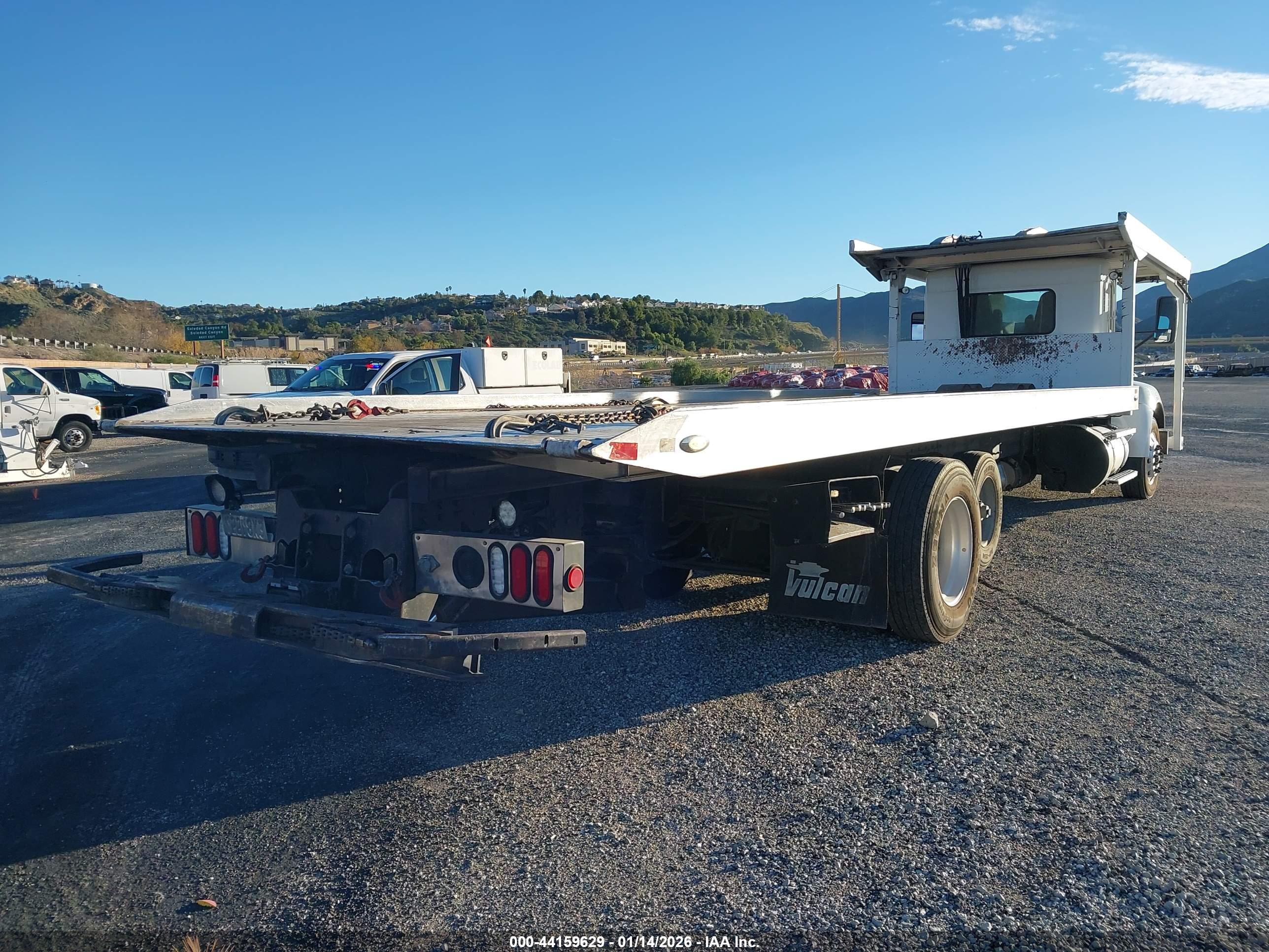 KENWORTH CONSTRUCTION image 4
