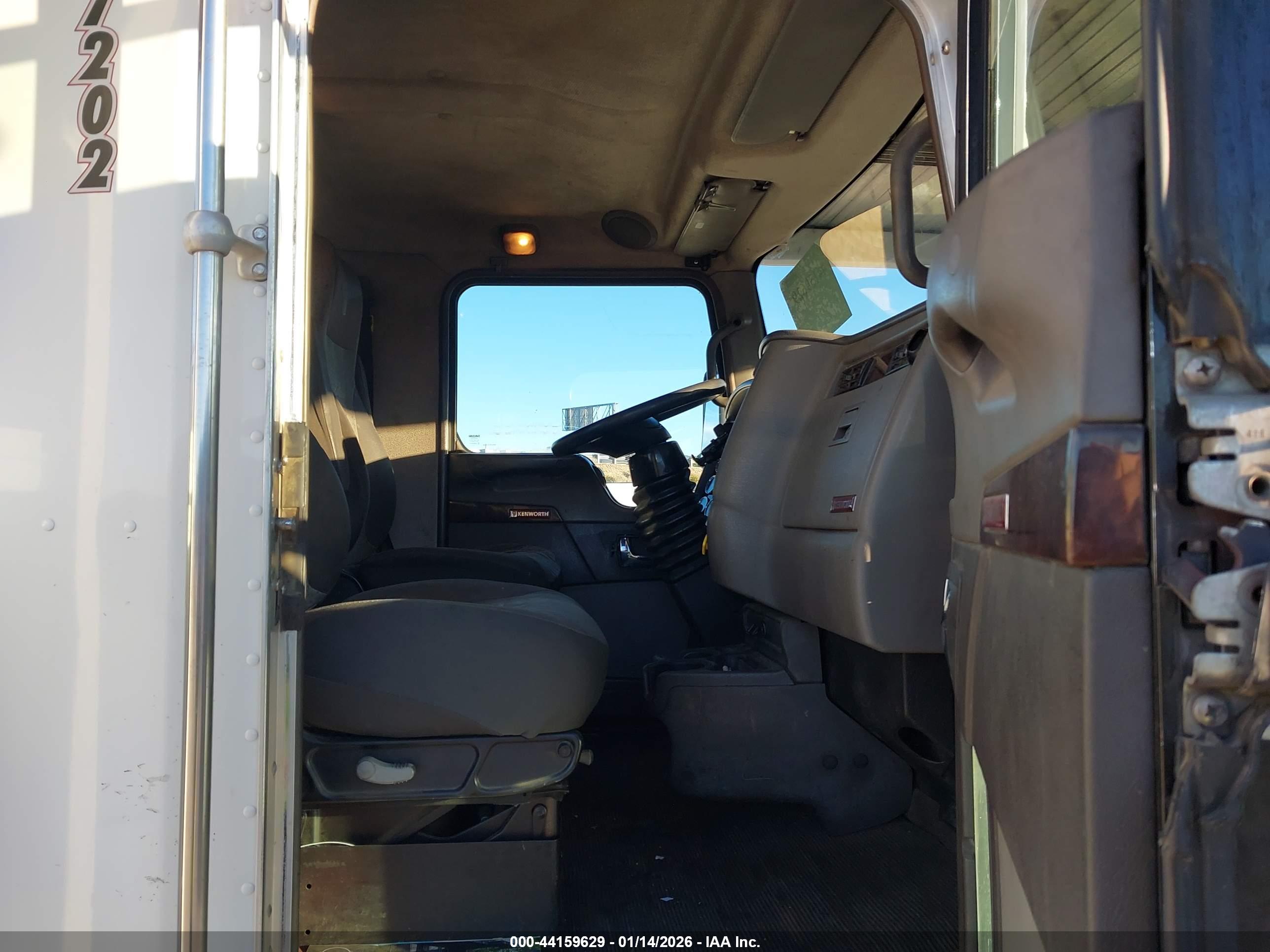 KENWORTH CONSTRUCTION image 7