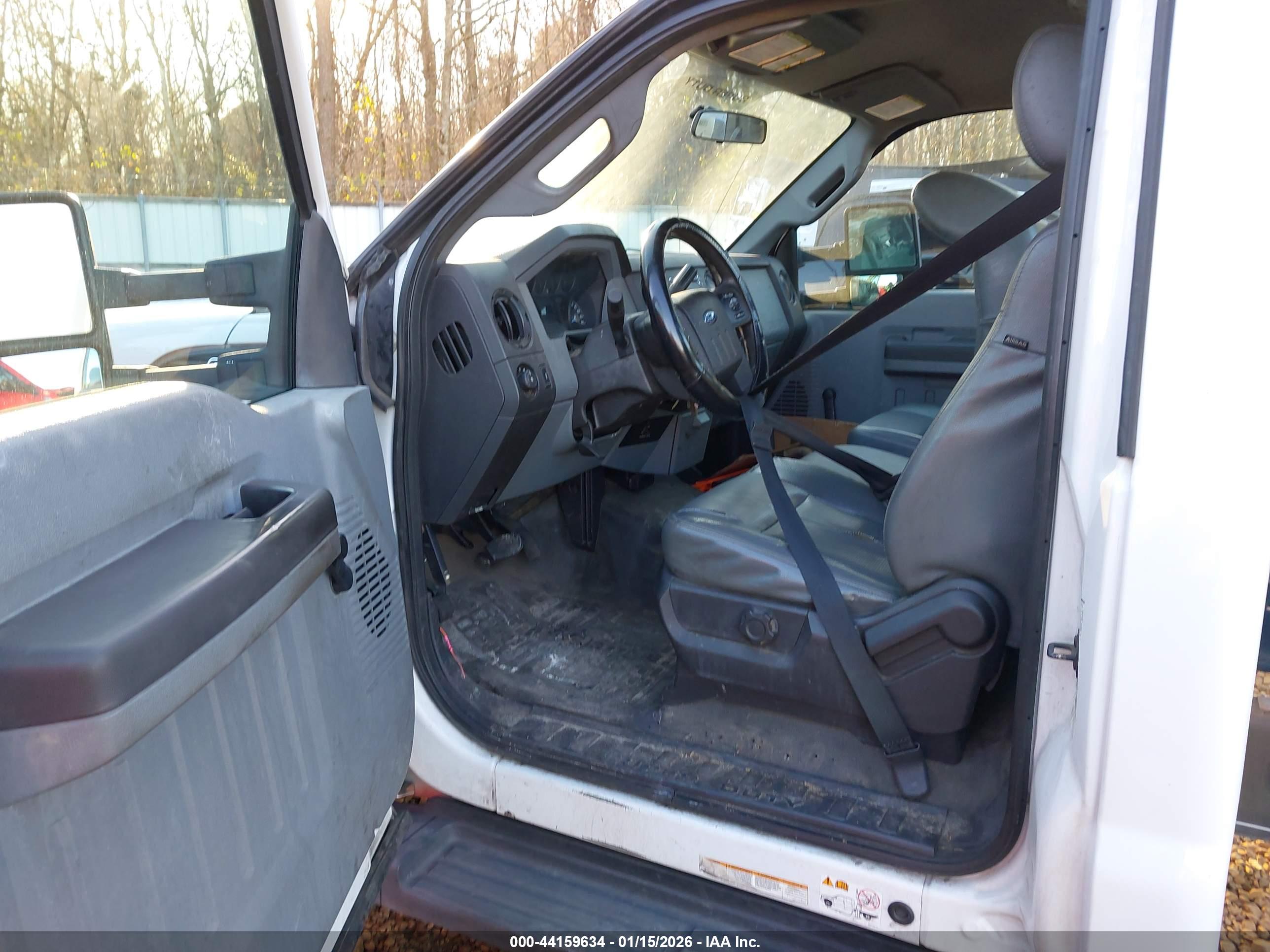 FORD F-550 image 7