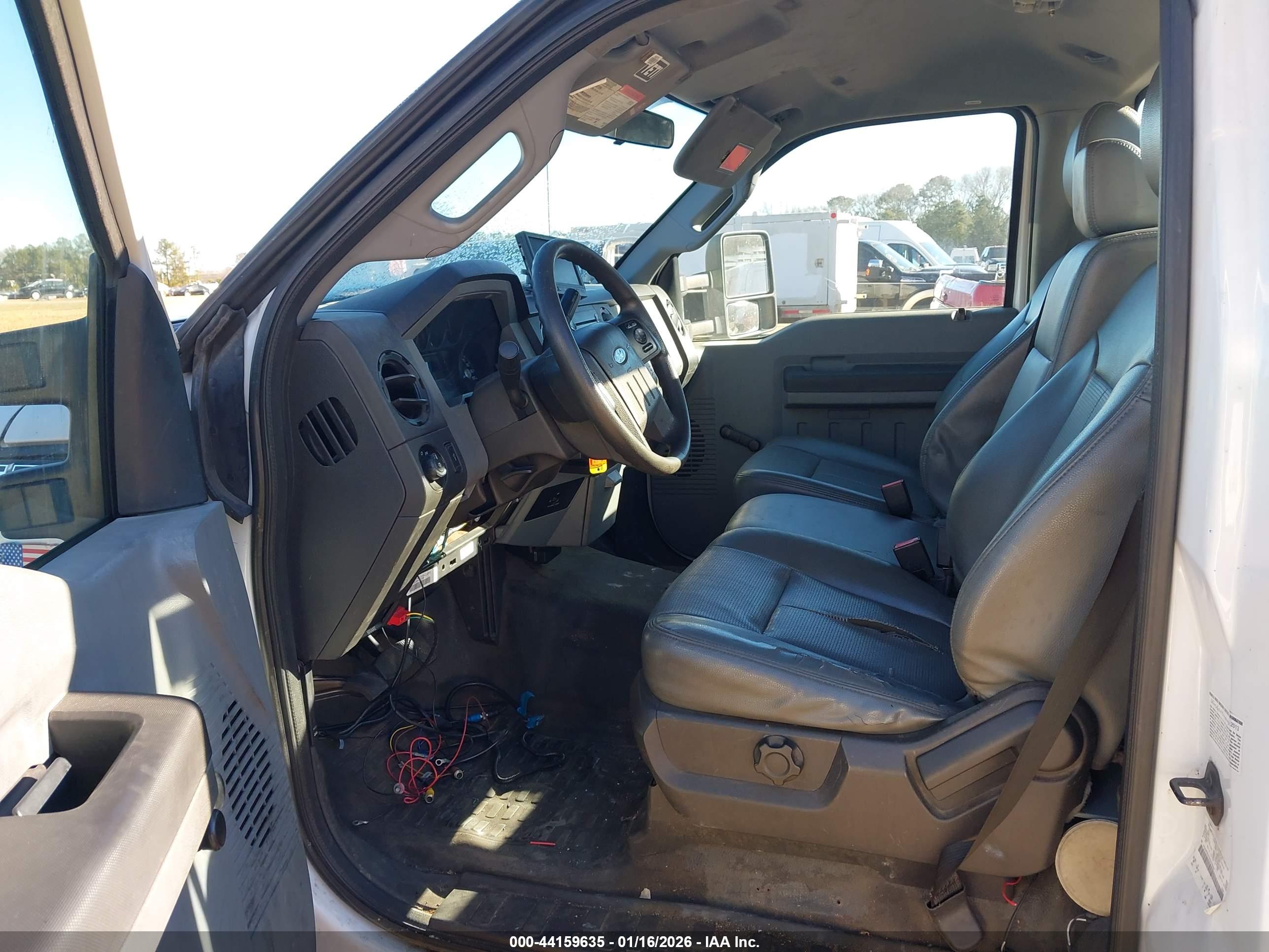 FORD F-550 image 7