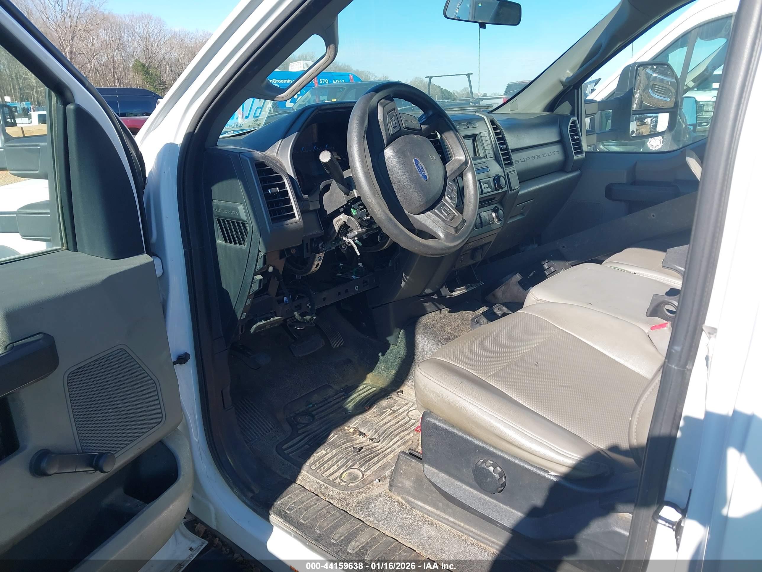 FORD F-550 image 7