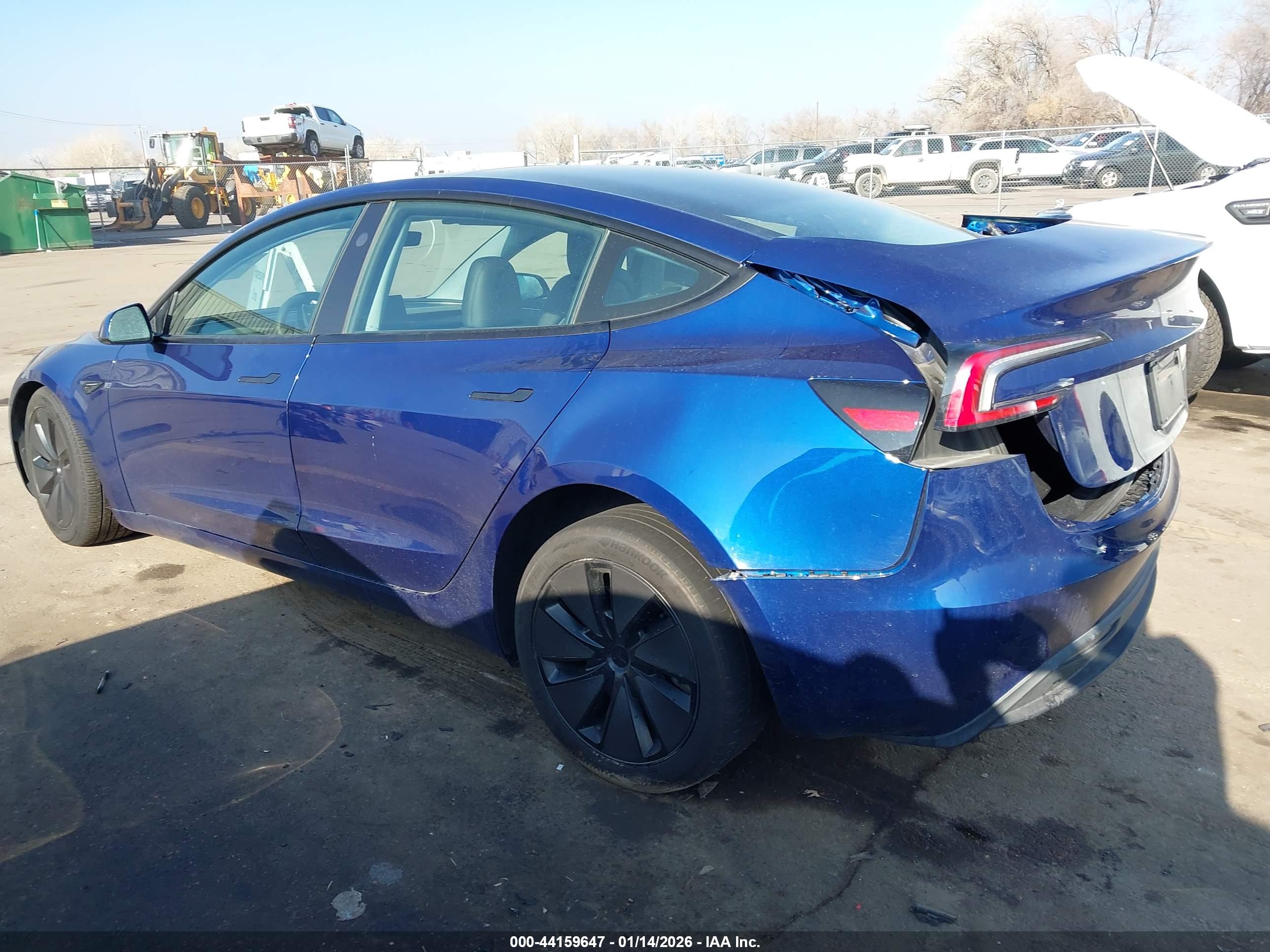 TESLA MODEL image 3