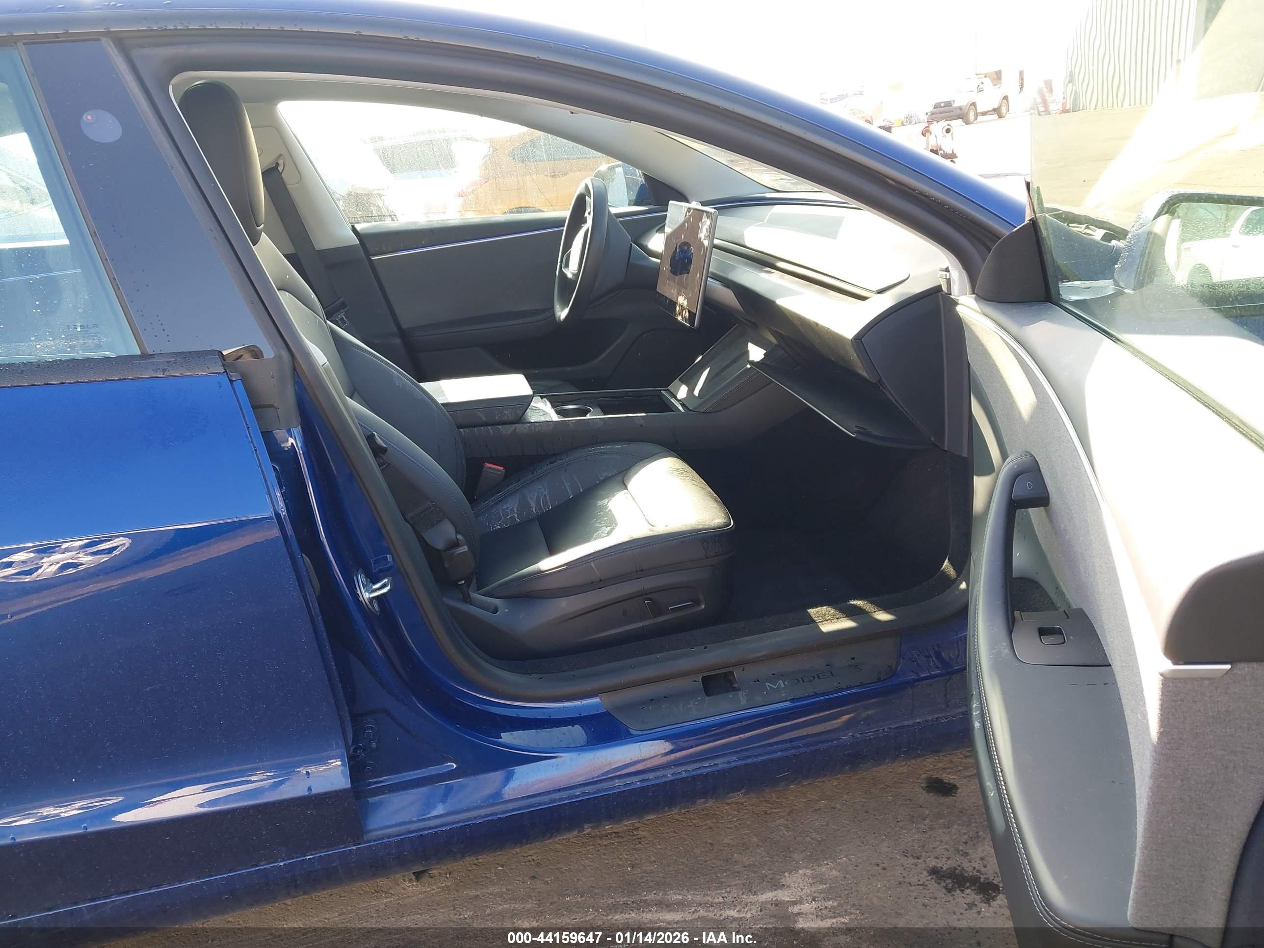 TESLA MODEL image 5