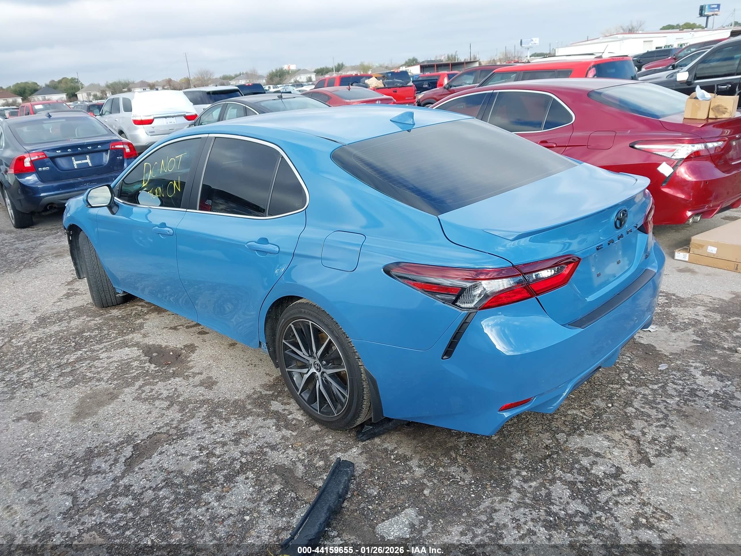 TOYOTA CAMRY image 3