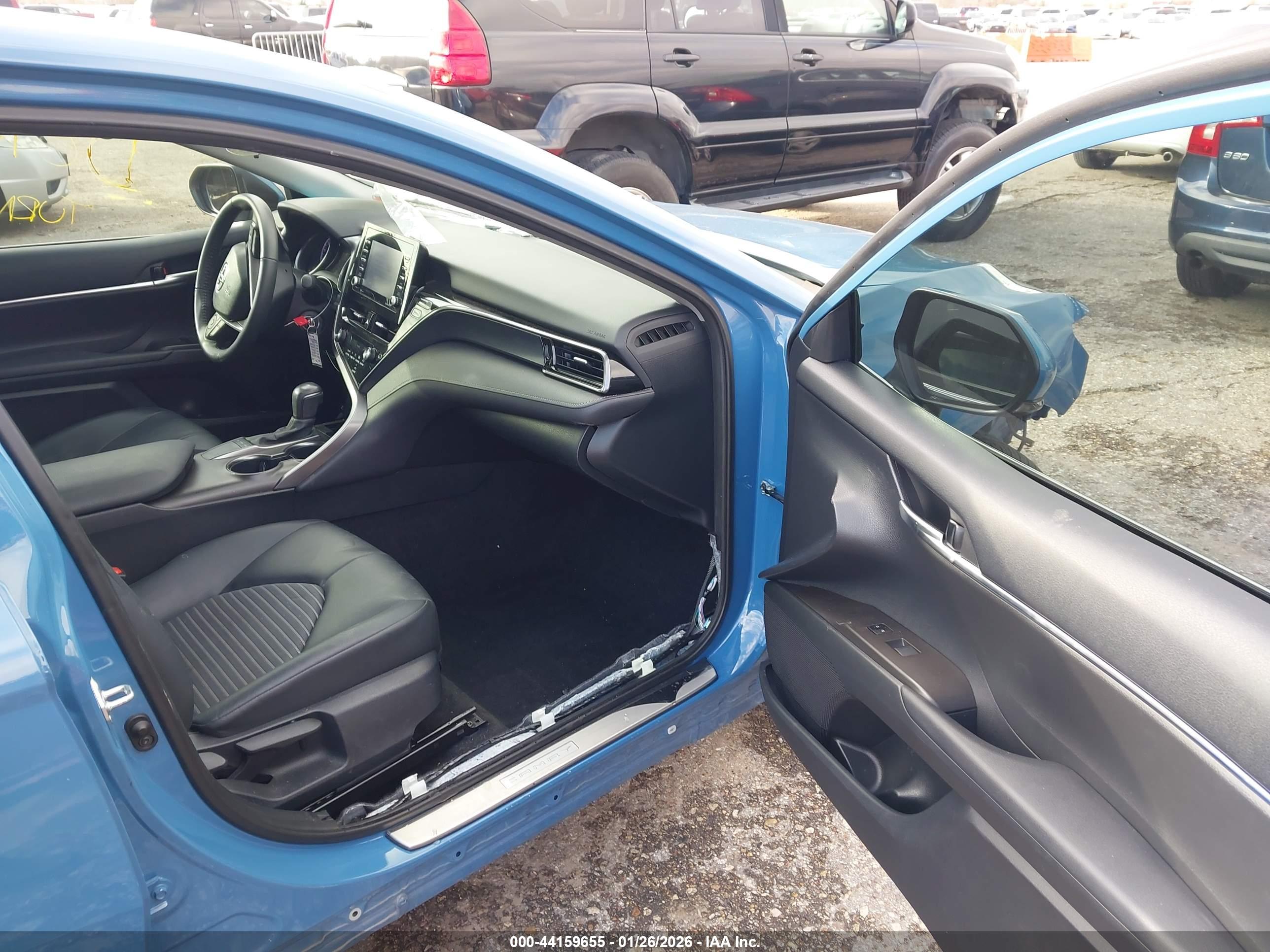 TOYOTA CAMRY image 5