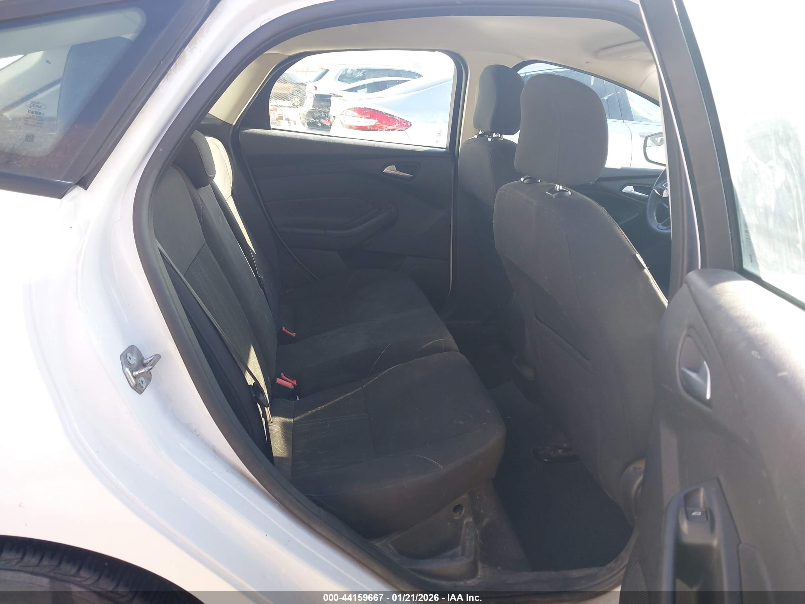 FORD FOCUS image 8