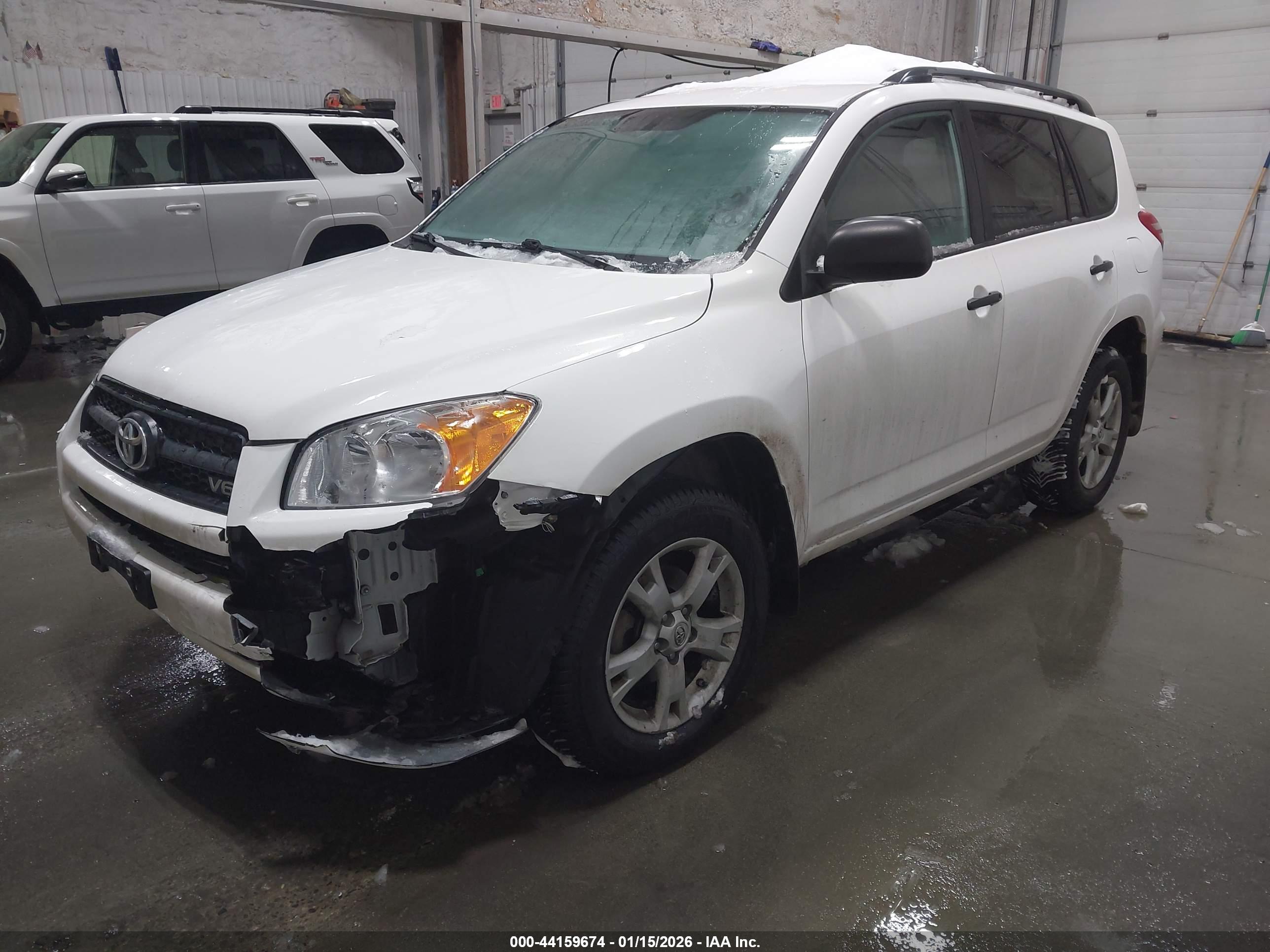 TOYOTA RAV4 image 2