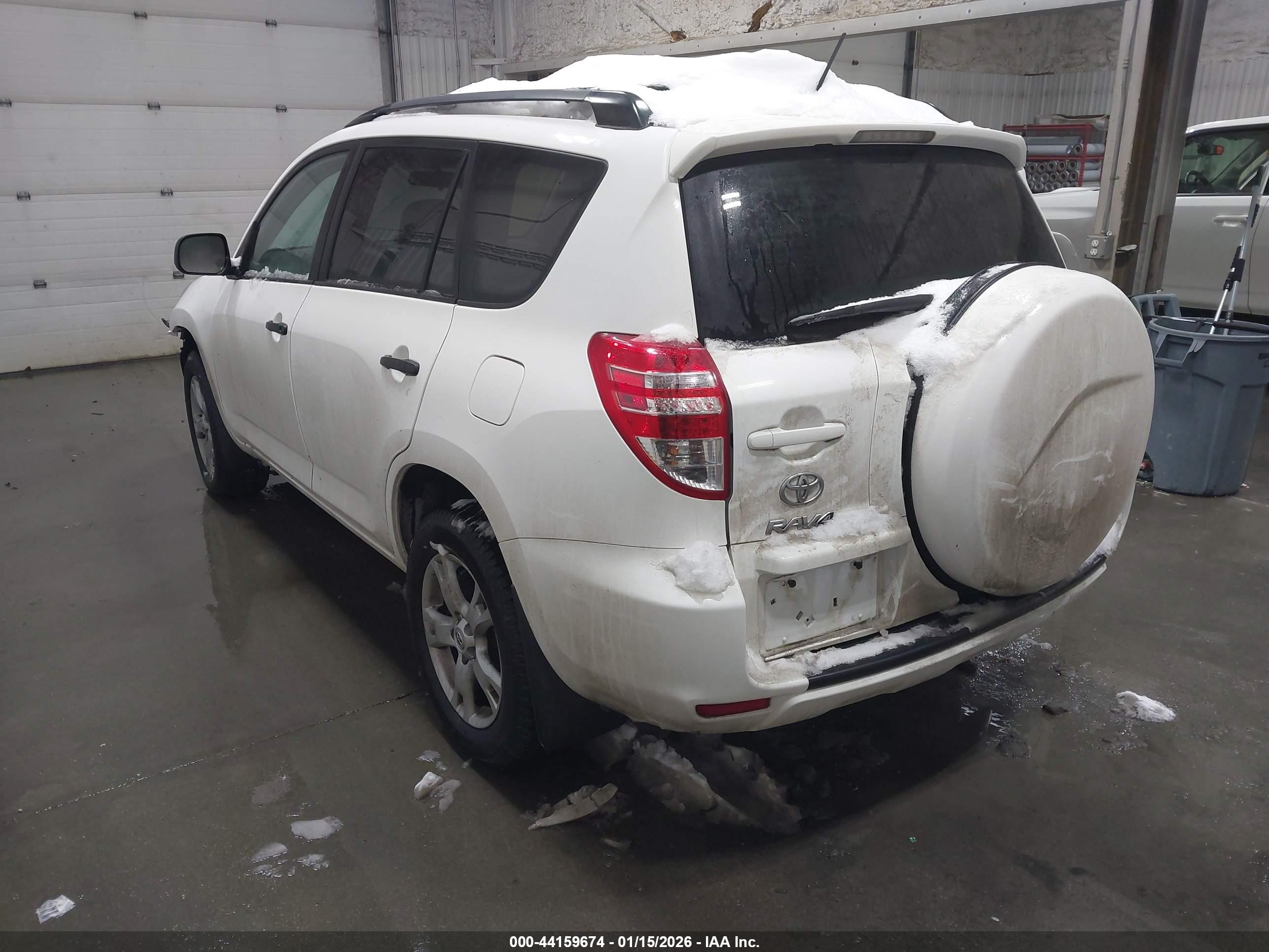 TOYOTA RAV4 image 3