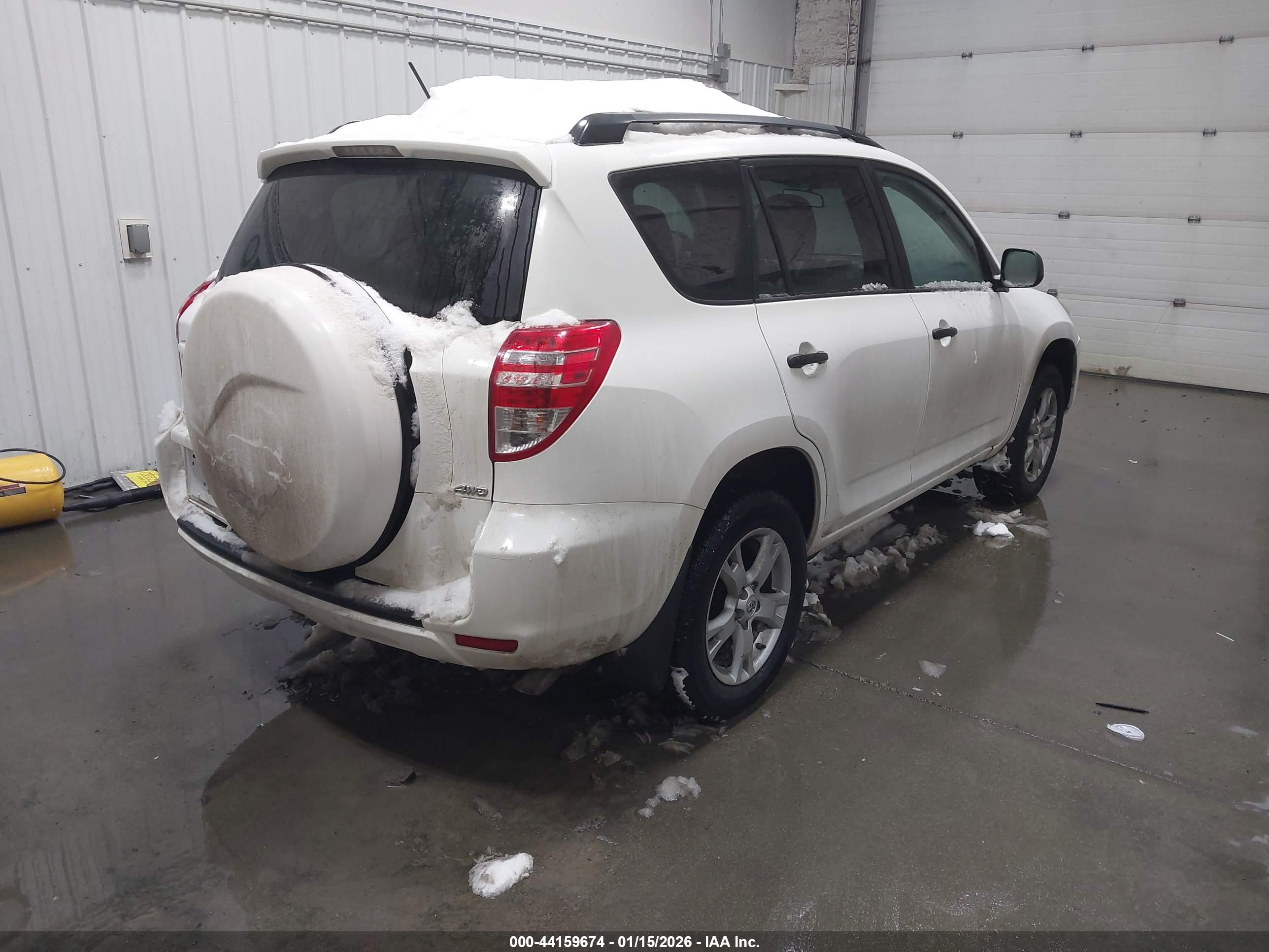 TOYOTA RAV4 image 4