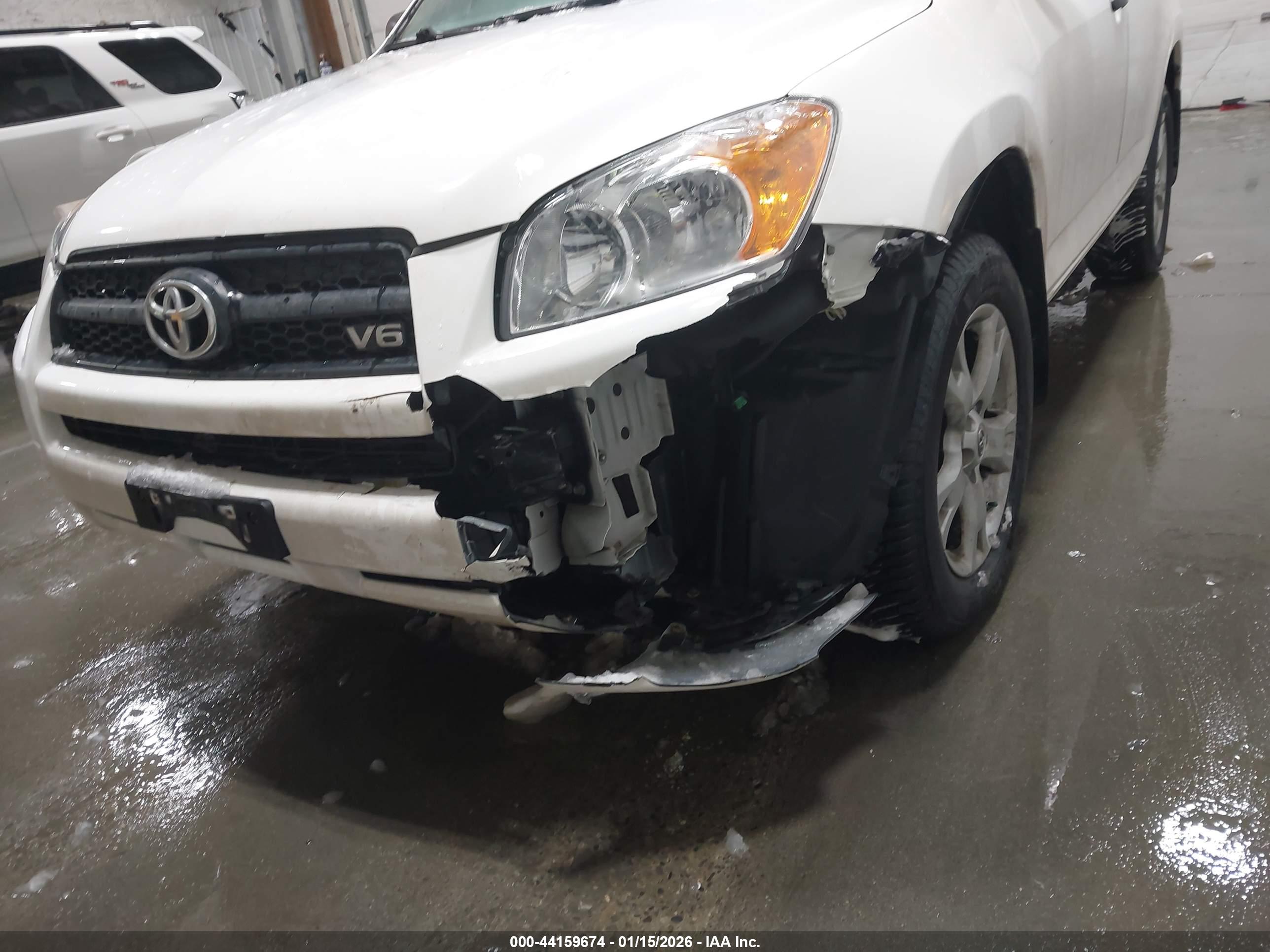 TOYOTA RAV4 image 6