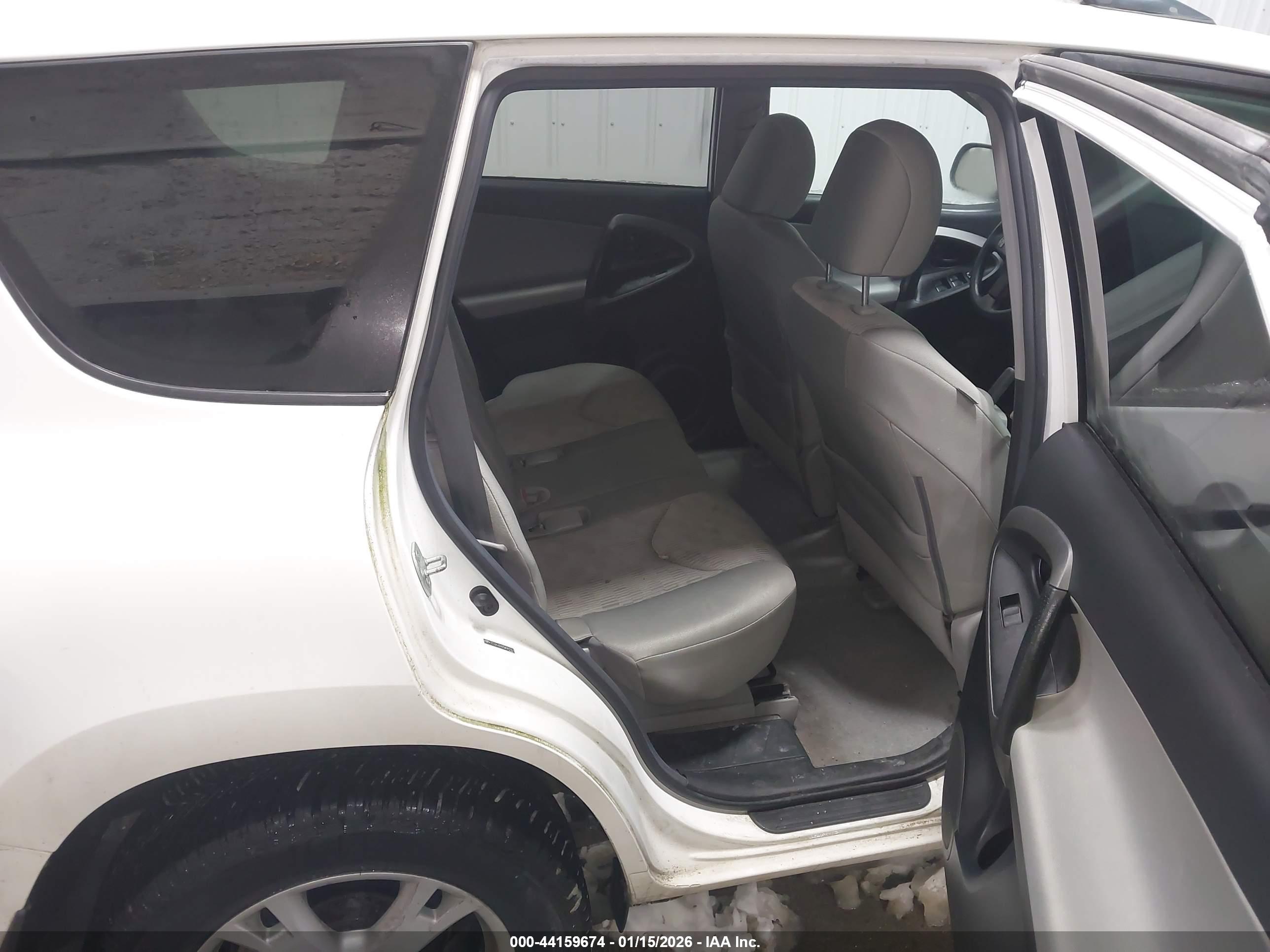 TOYOTA RAV4 image 8