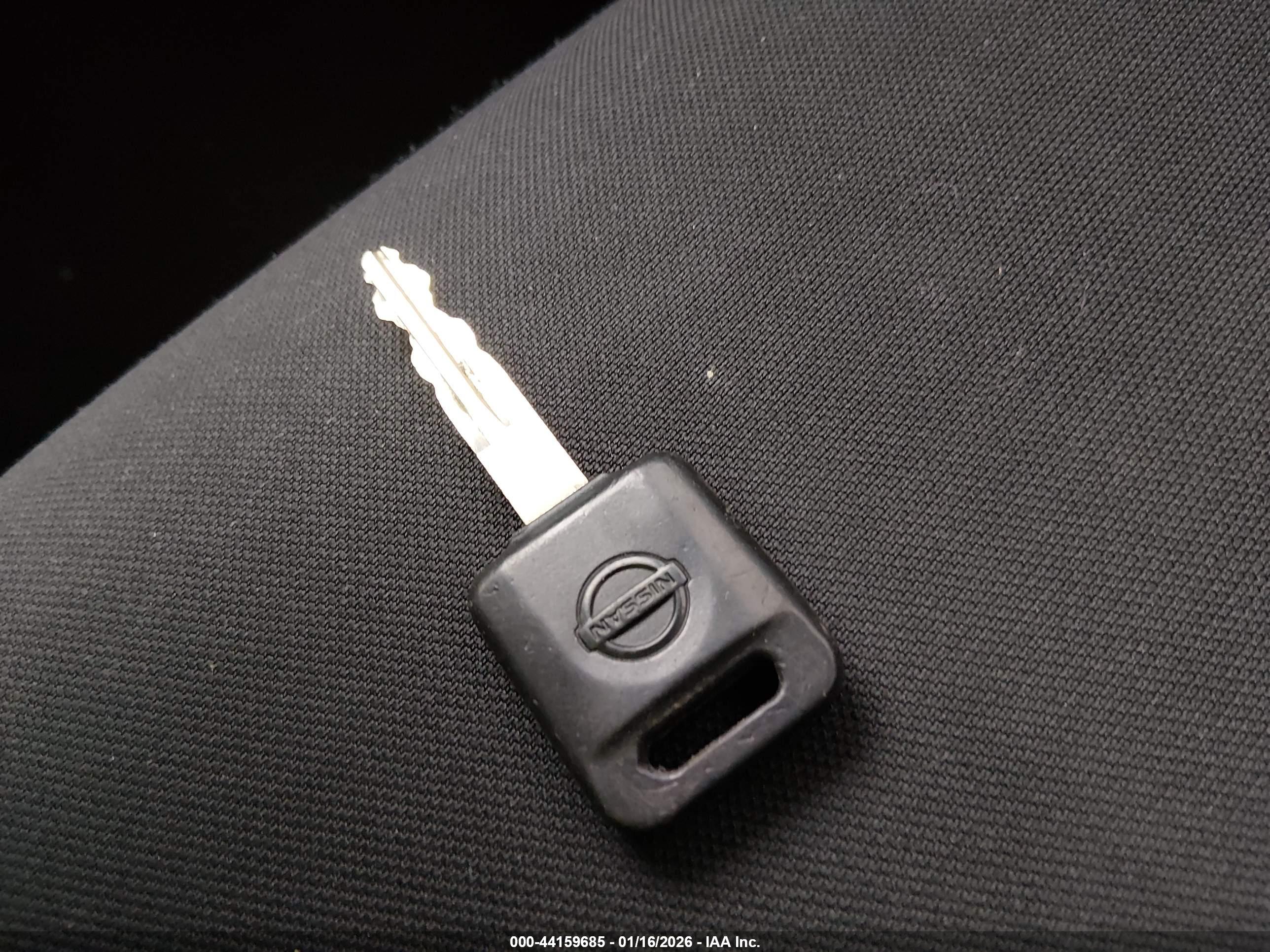 NISSAN VERSA image 11