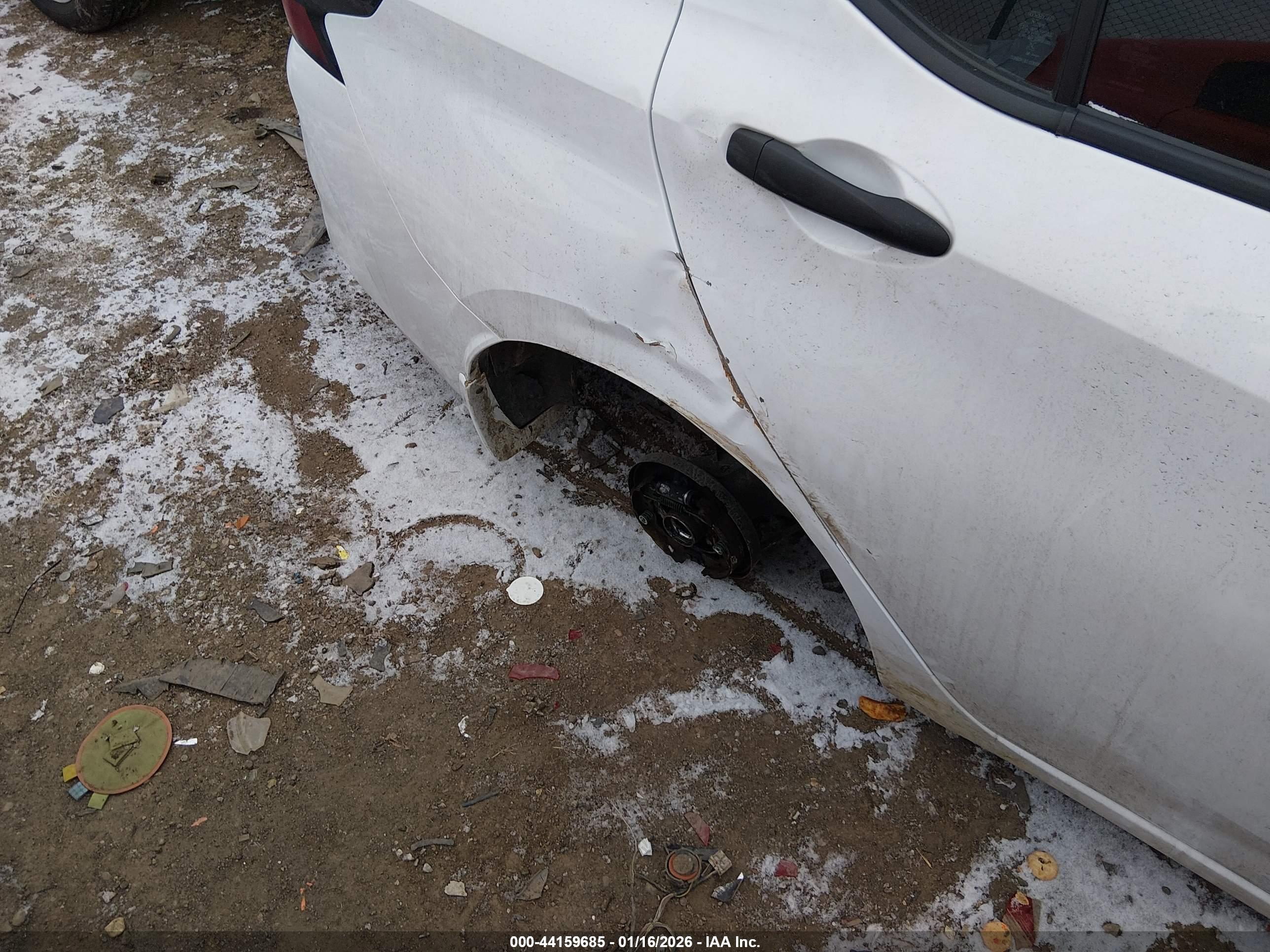 NISSAN VERSA image 6