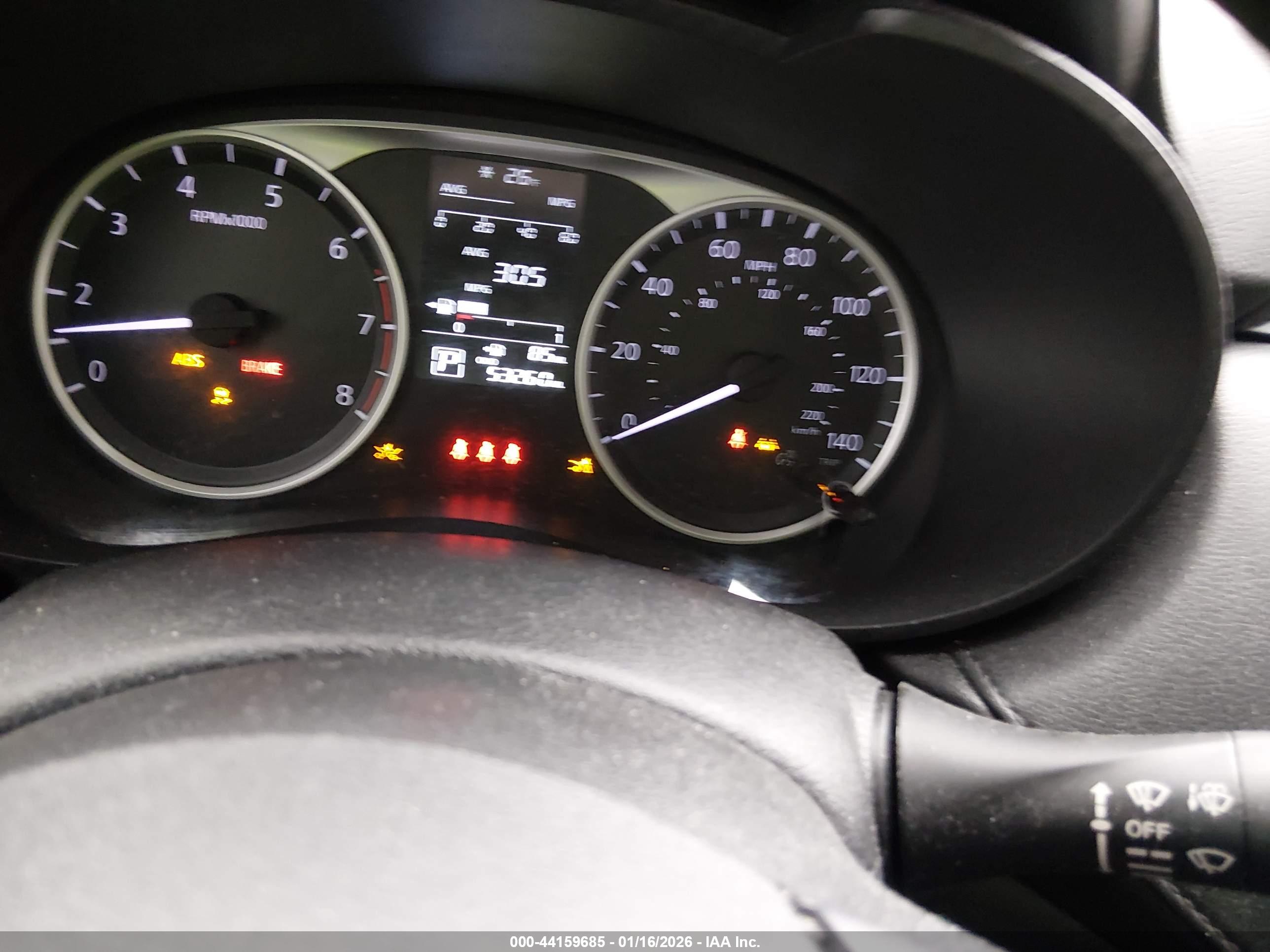 NISSAN VERSA image 7
