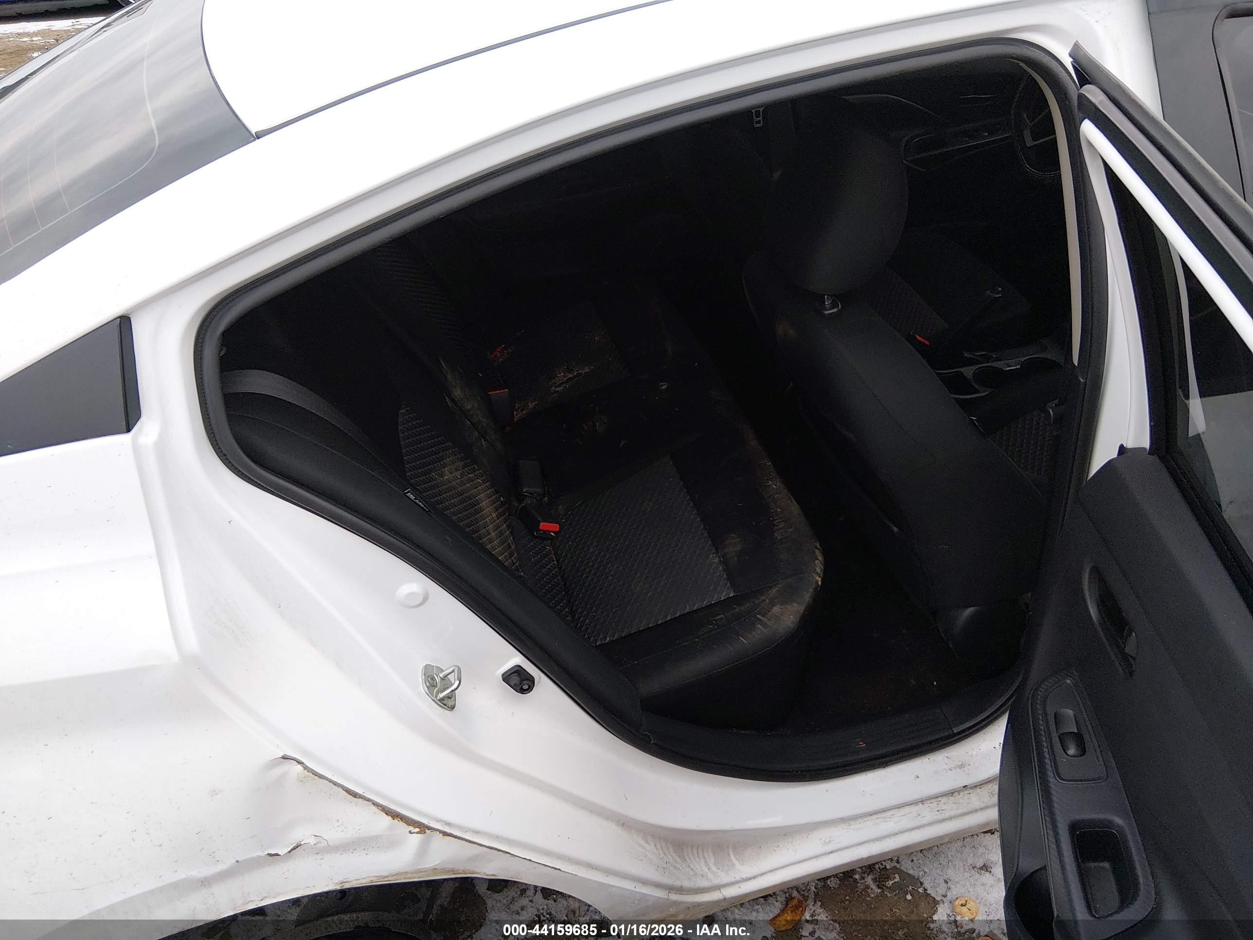 NISSAN VERSA image 8