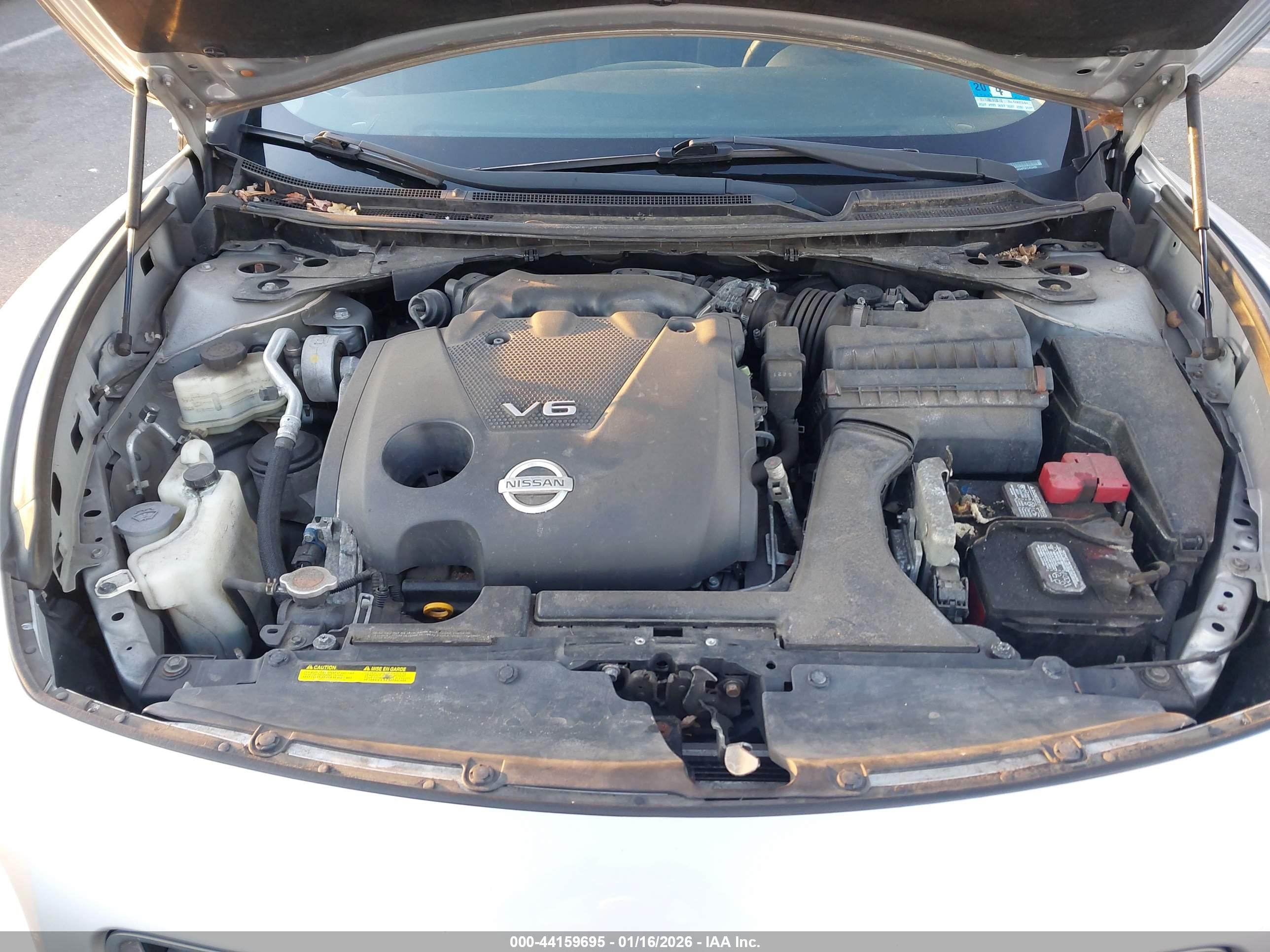 NISSAN MAXIMA image 10