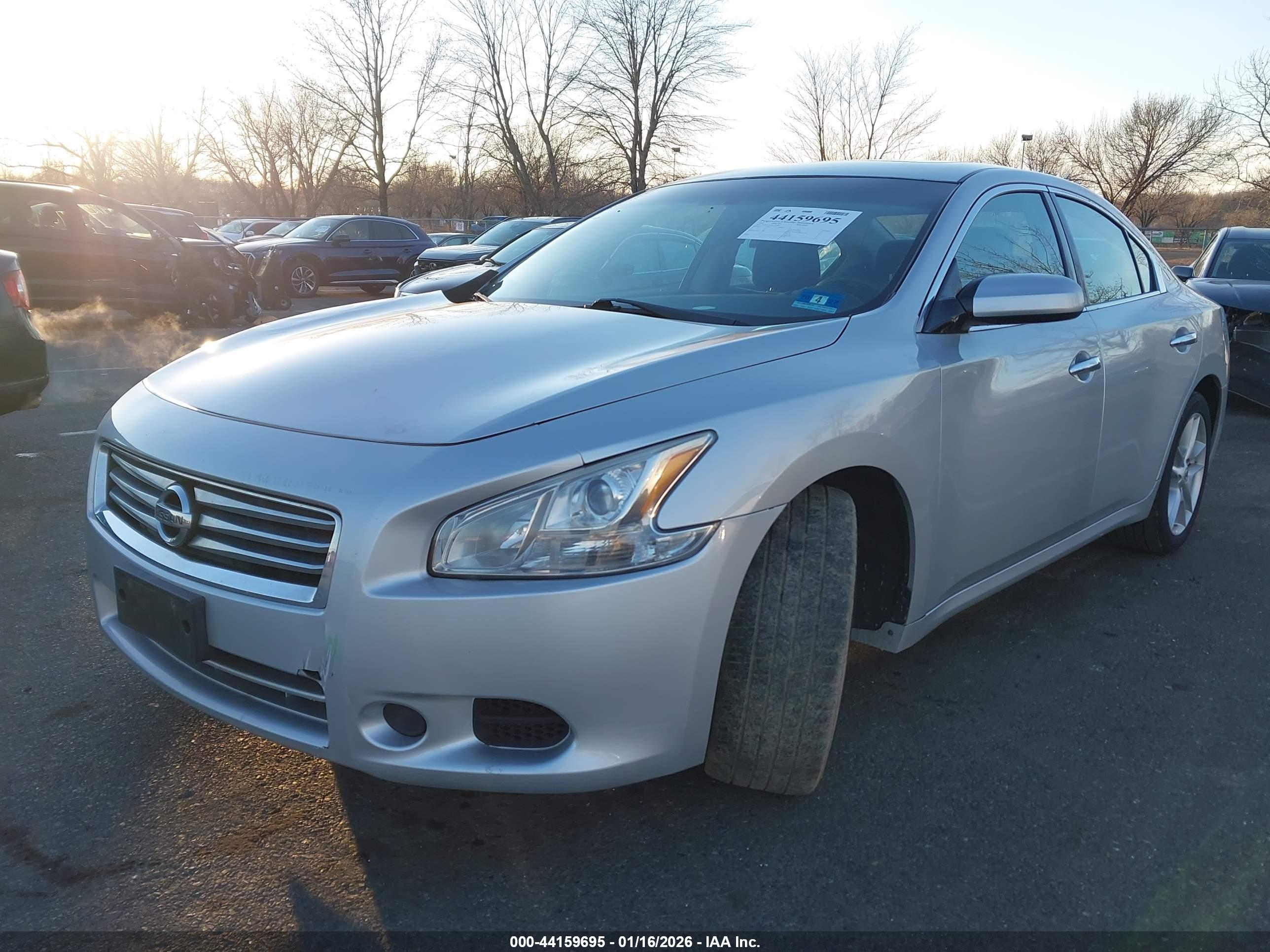 NISSAN MAXIMA image 2