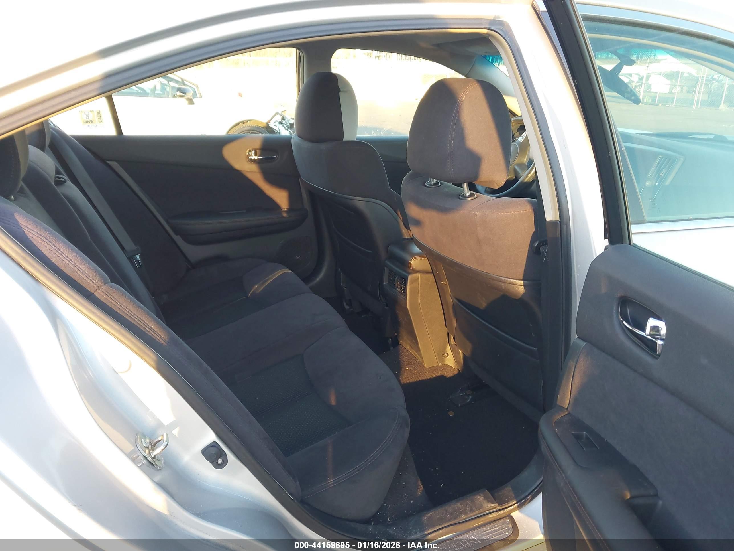 NISSAN MAXIMA image 8