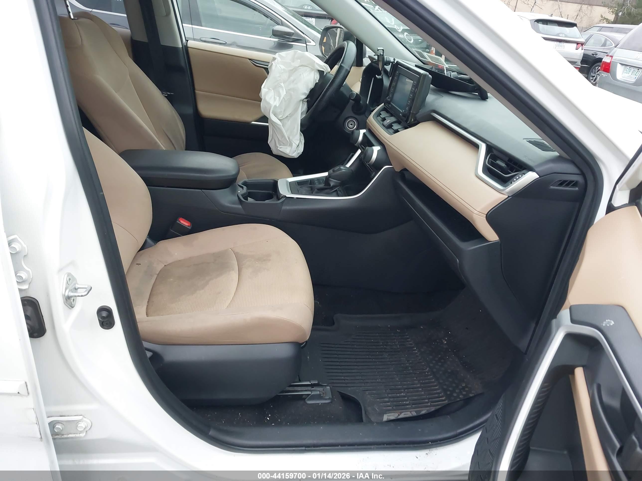 TOYOTA RAV4 image 5