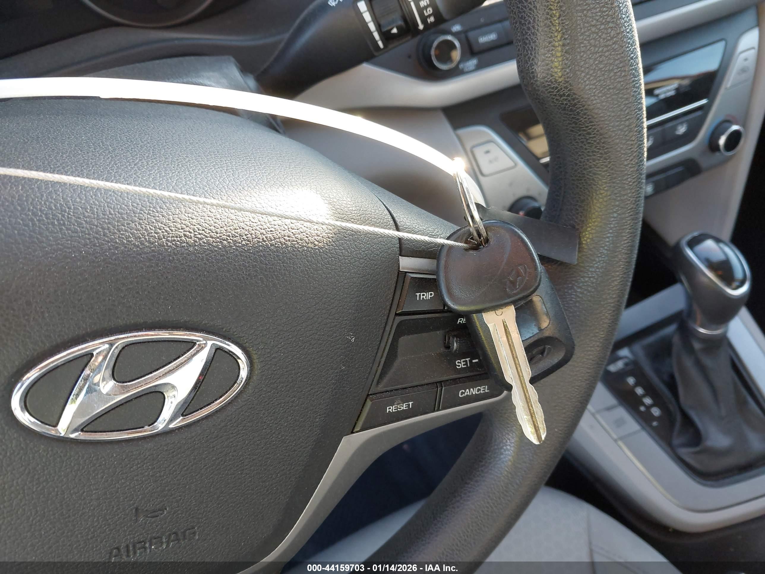 HYUNDAI ELANTRA image 11