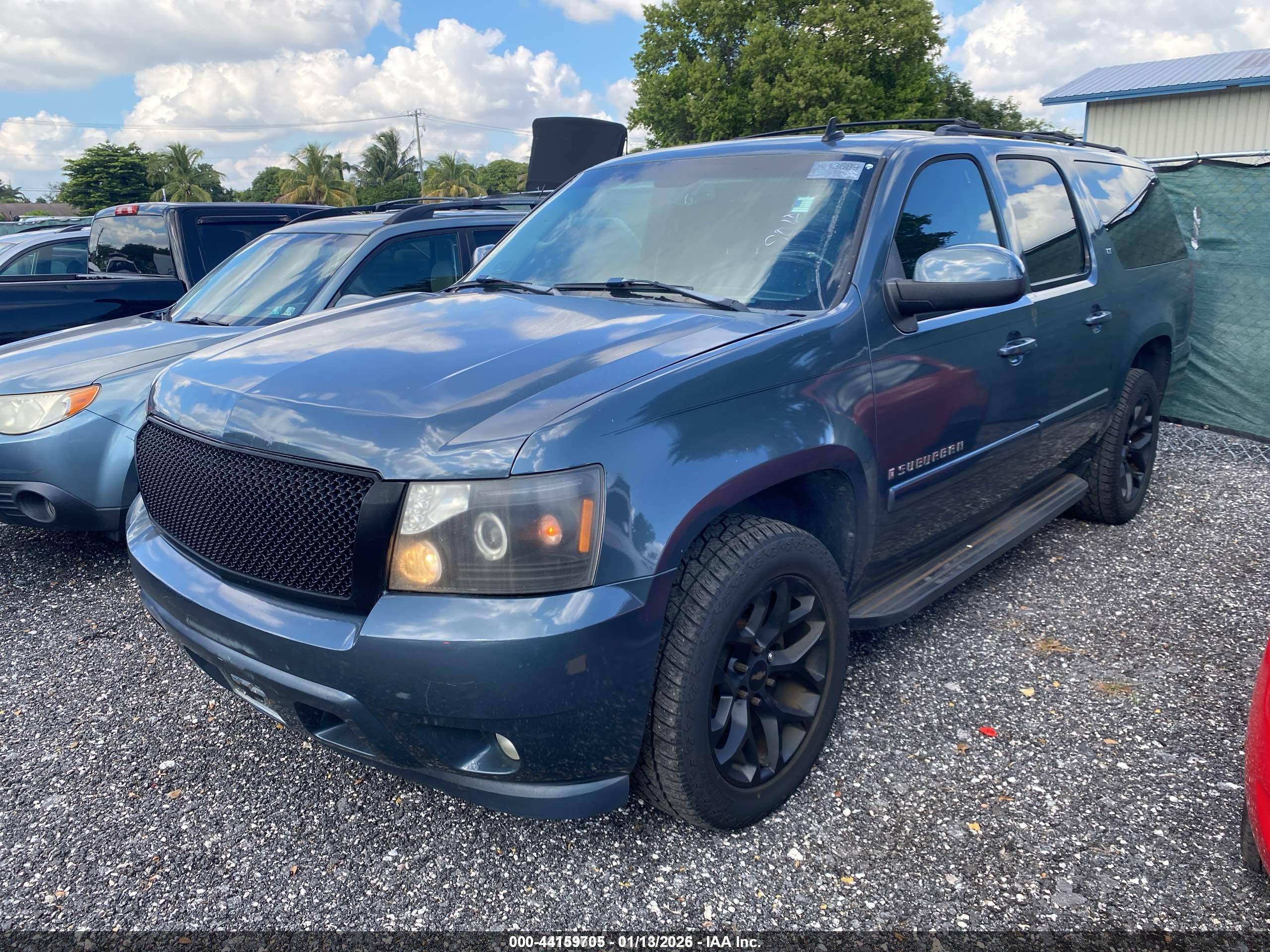 CHEVROLET SUBURBAN image 2