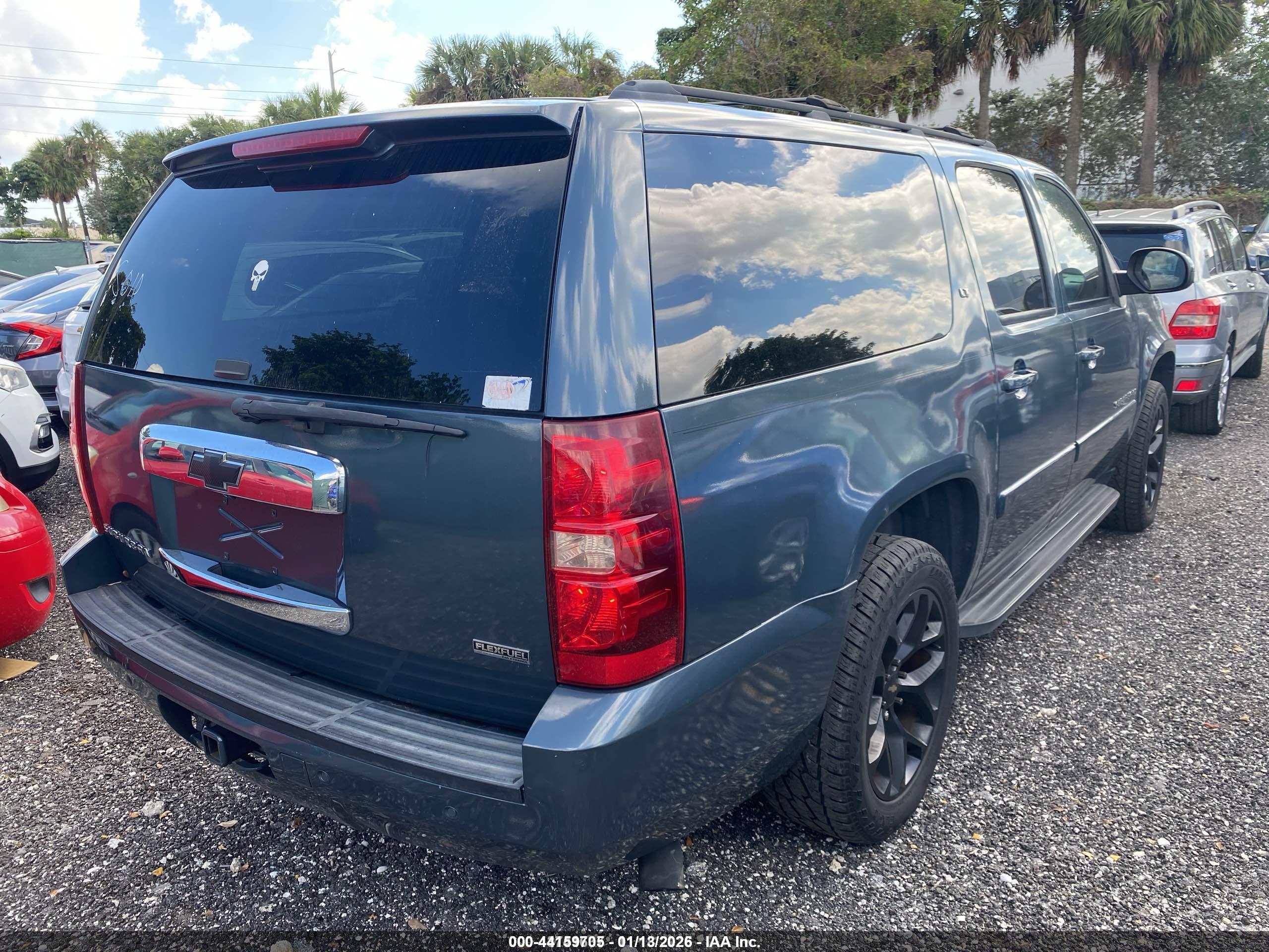 CHEVROLET SUBURBAN image 4