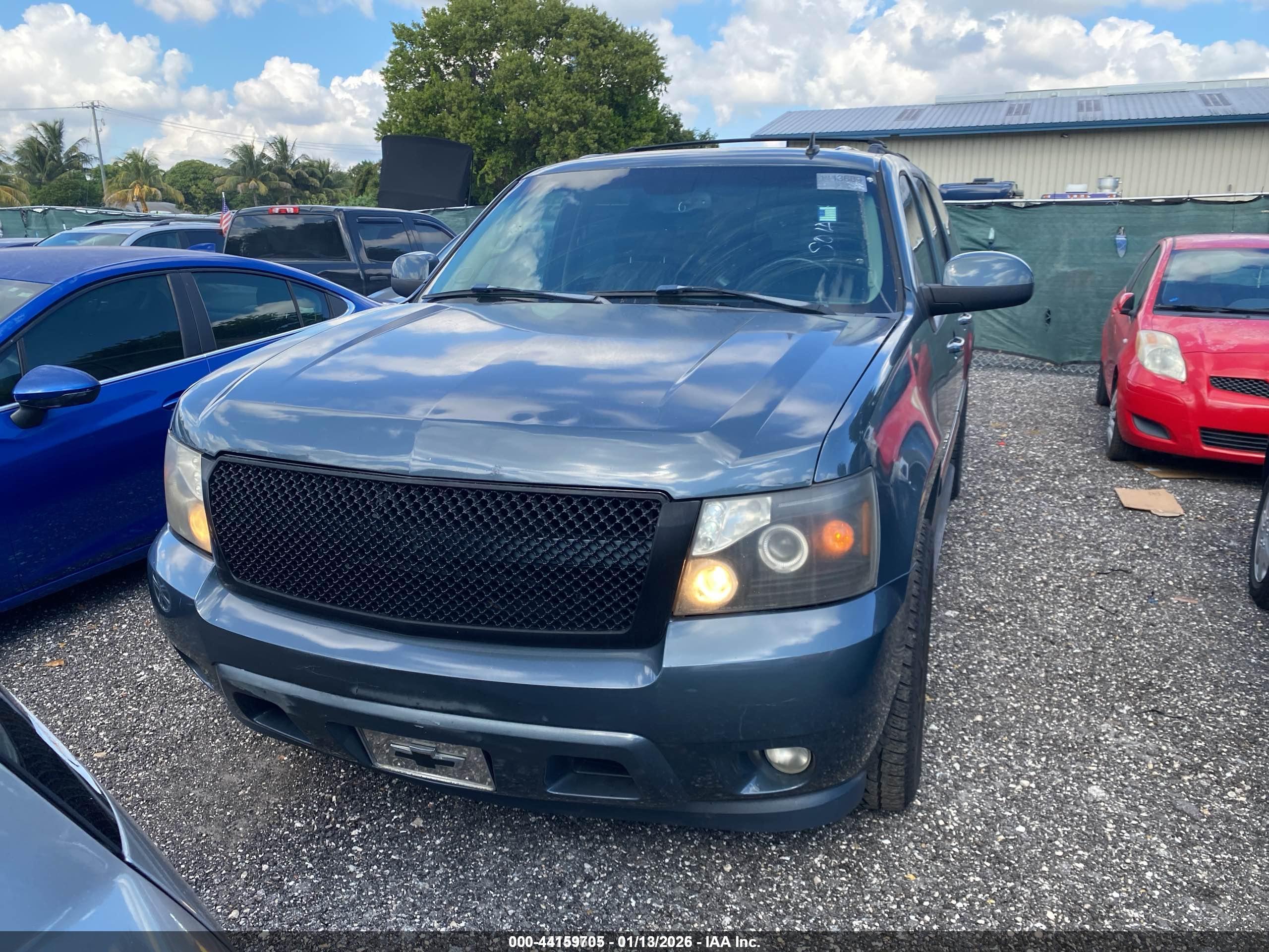 CHEVROLET SUBURBAN image 6