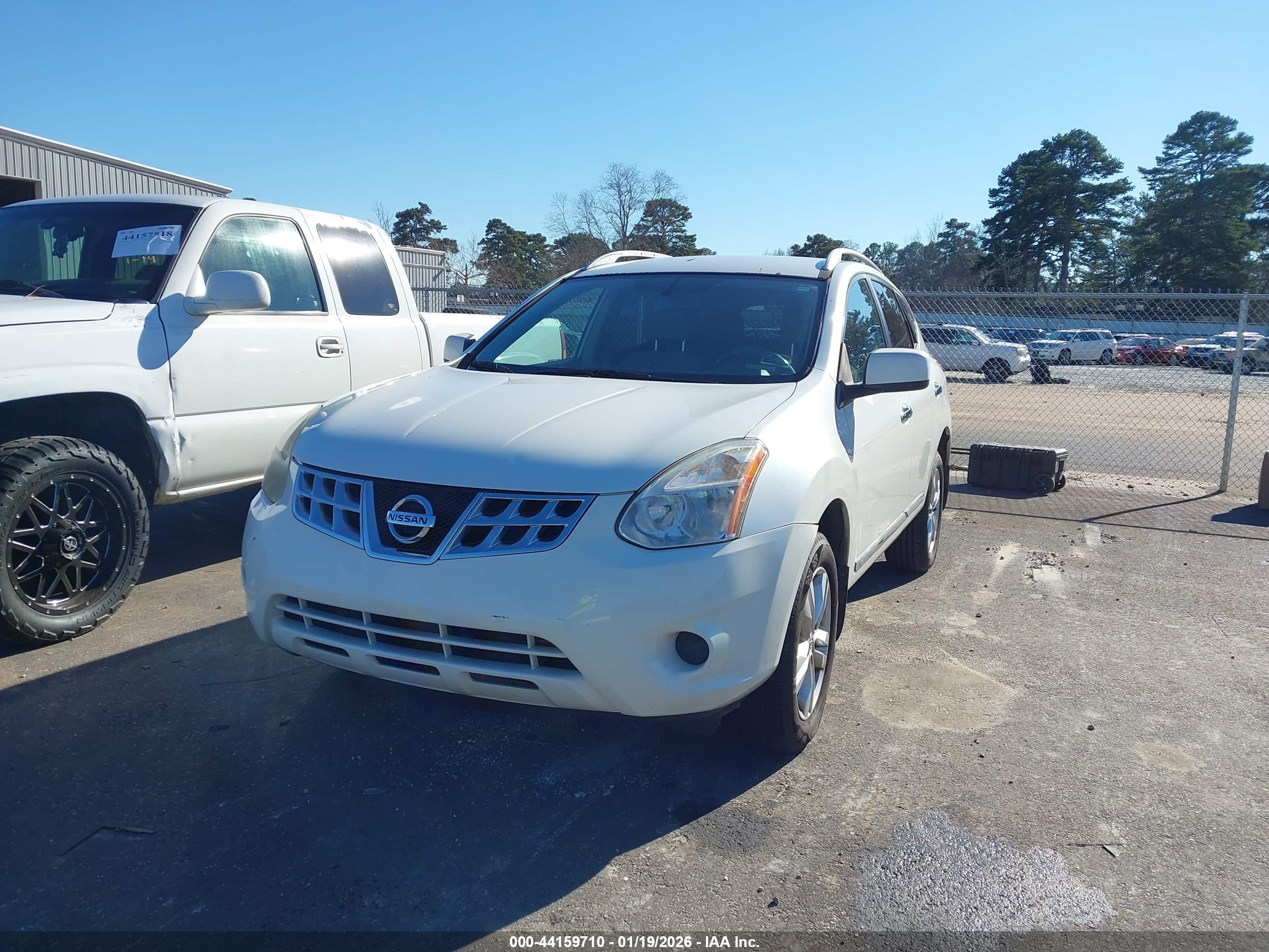 NISSAN ROGUE image 2