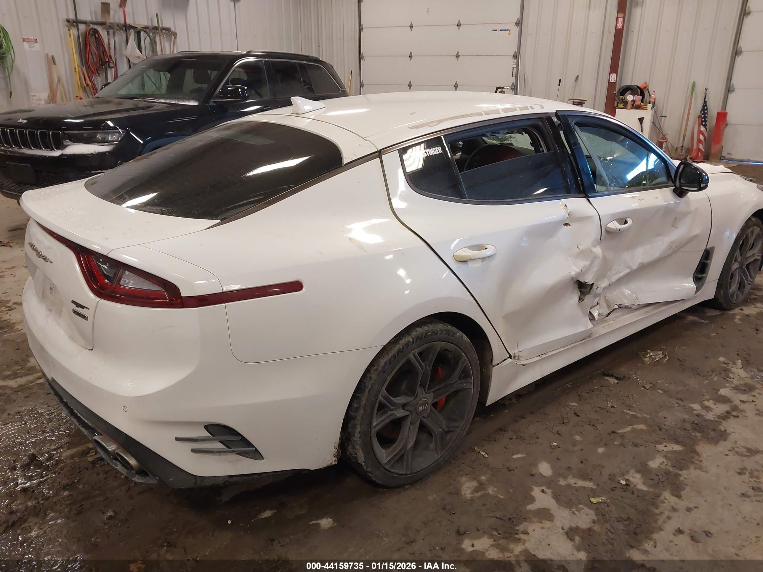 KIA STINGER image 2