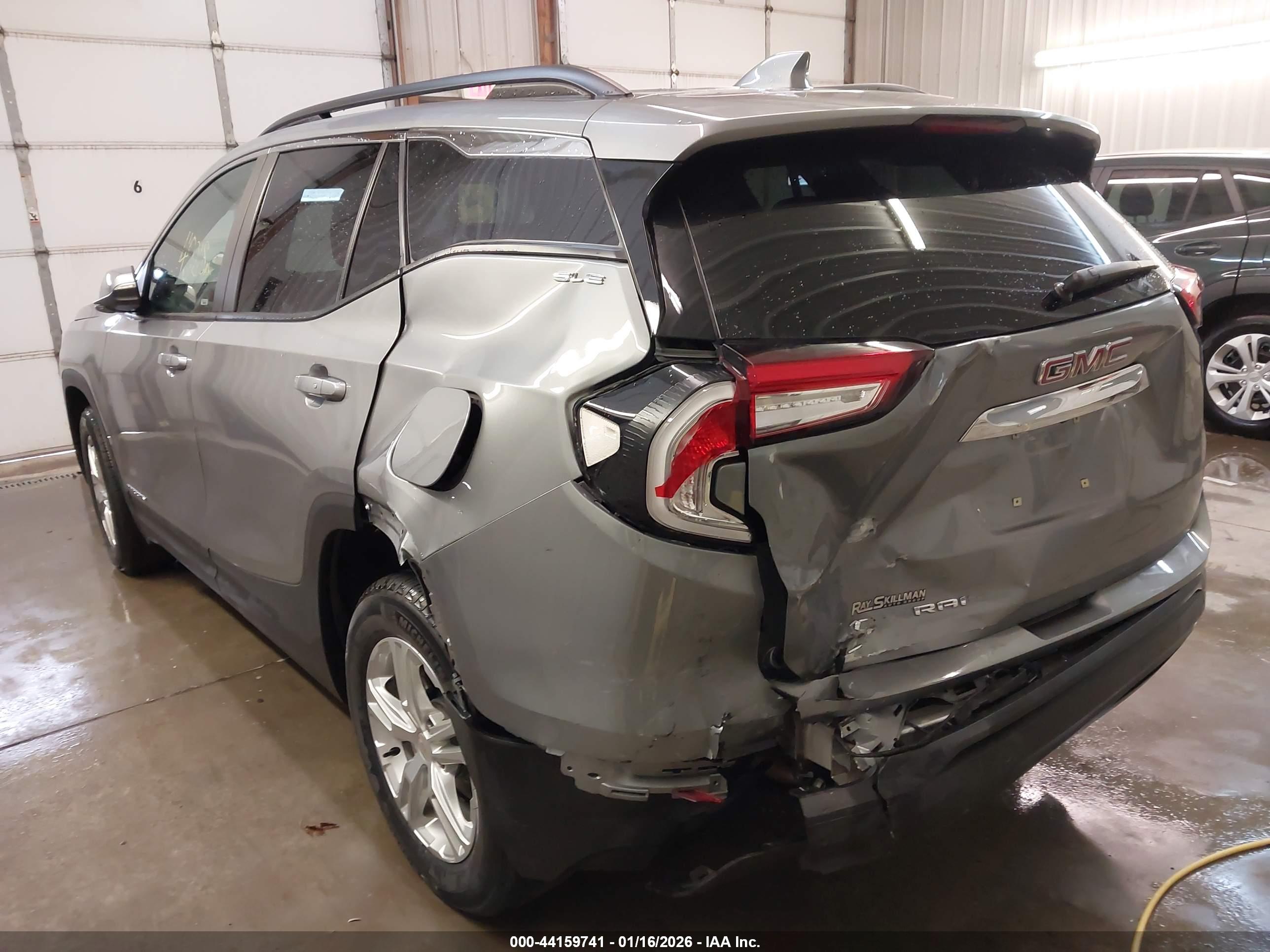 GMC TERRAIN image 3