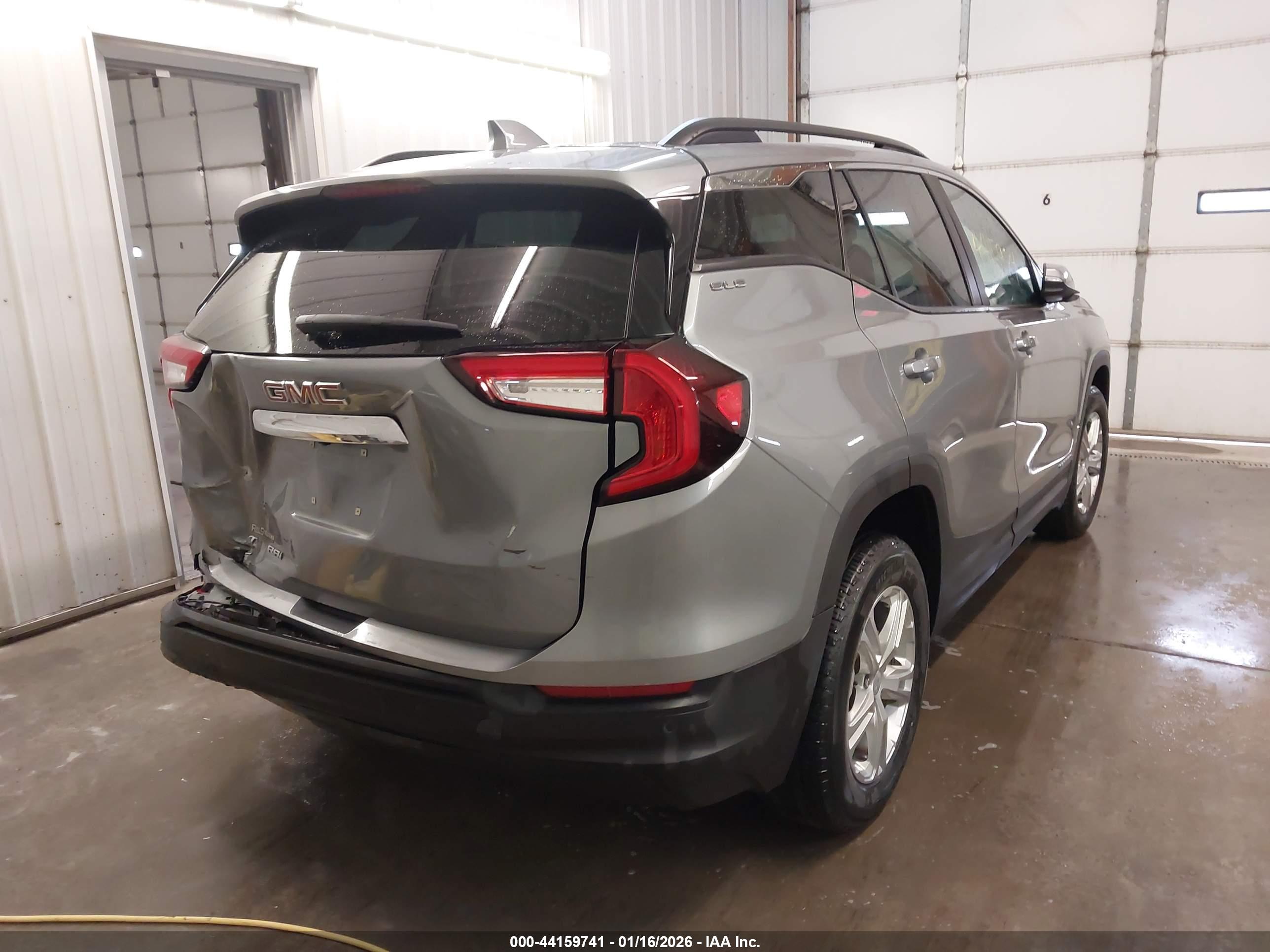 GMC TERRAIN image 4