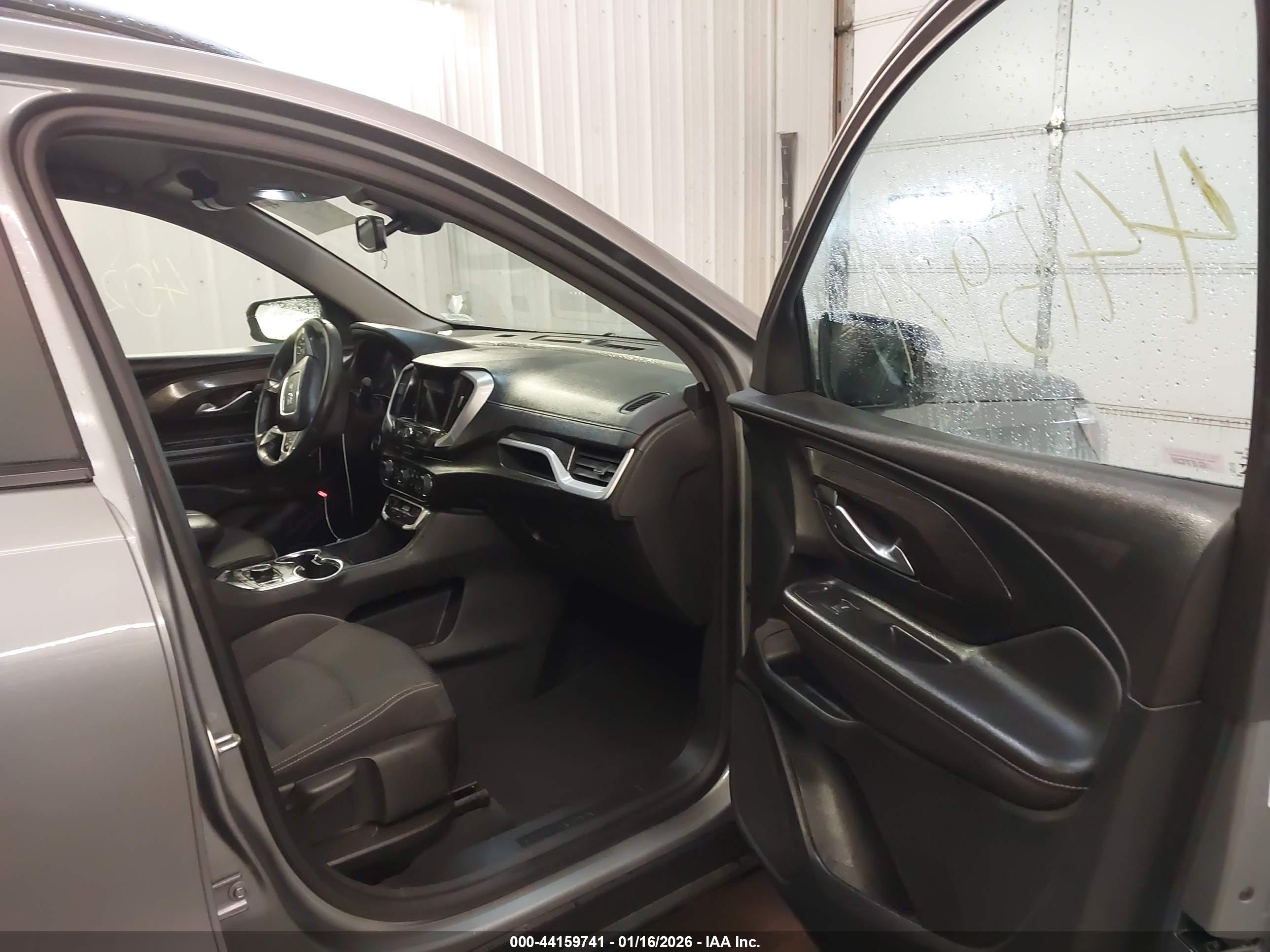 GMC TERRAIN image 5