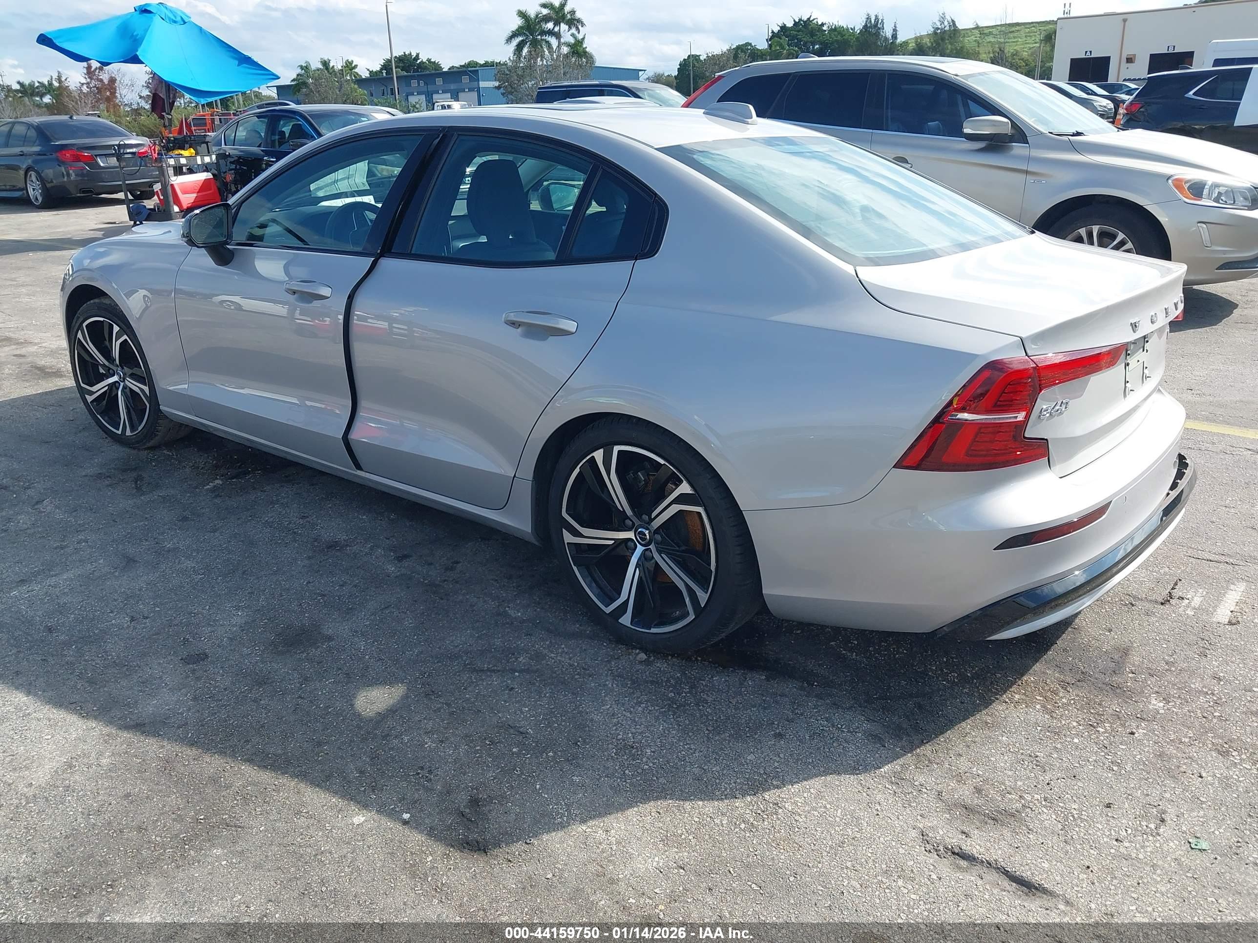 VOLVO S60 image 3