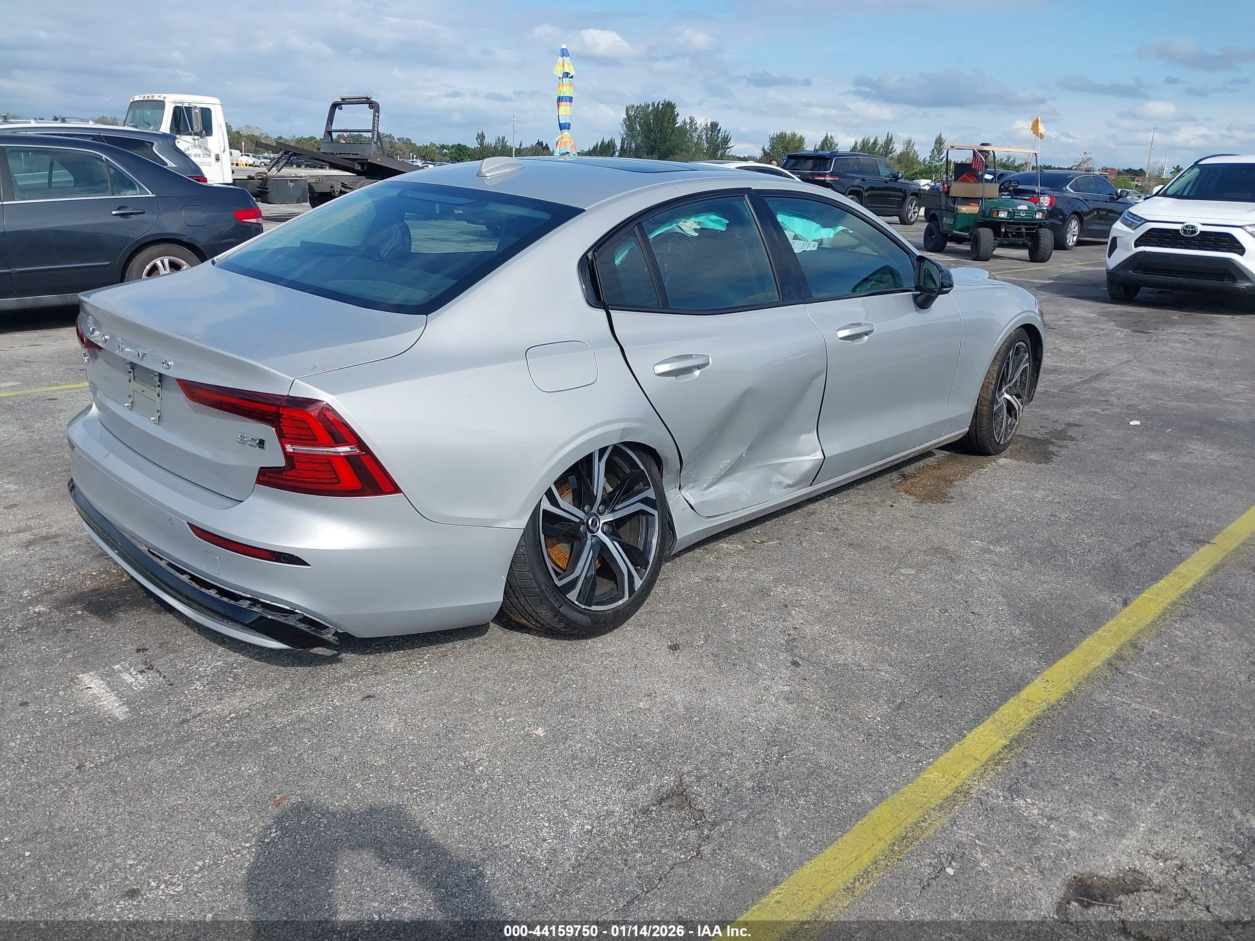 VOLVO S60 image 4