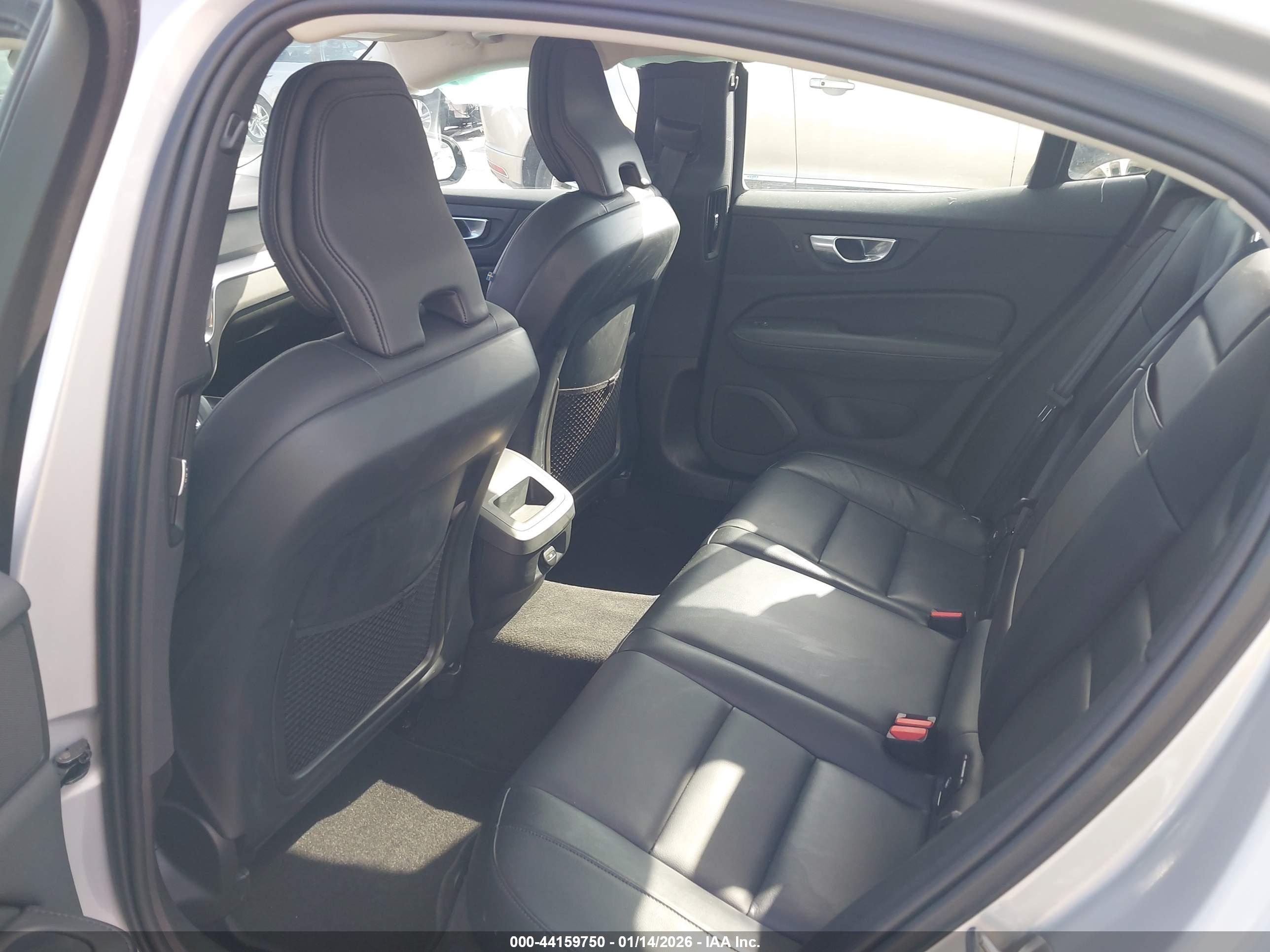VOLVO S60 image 8