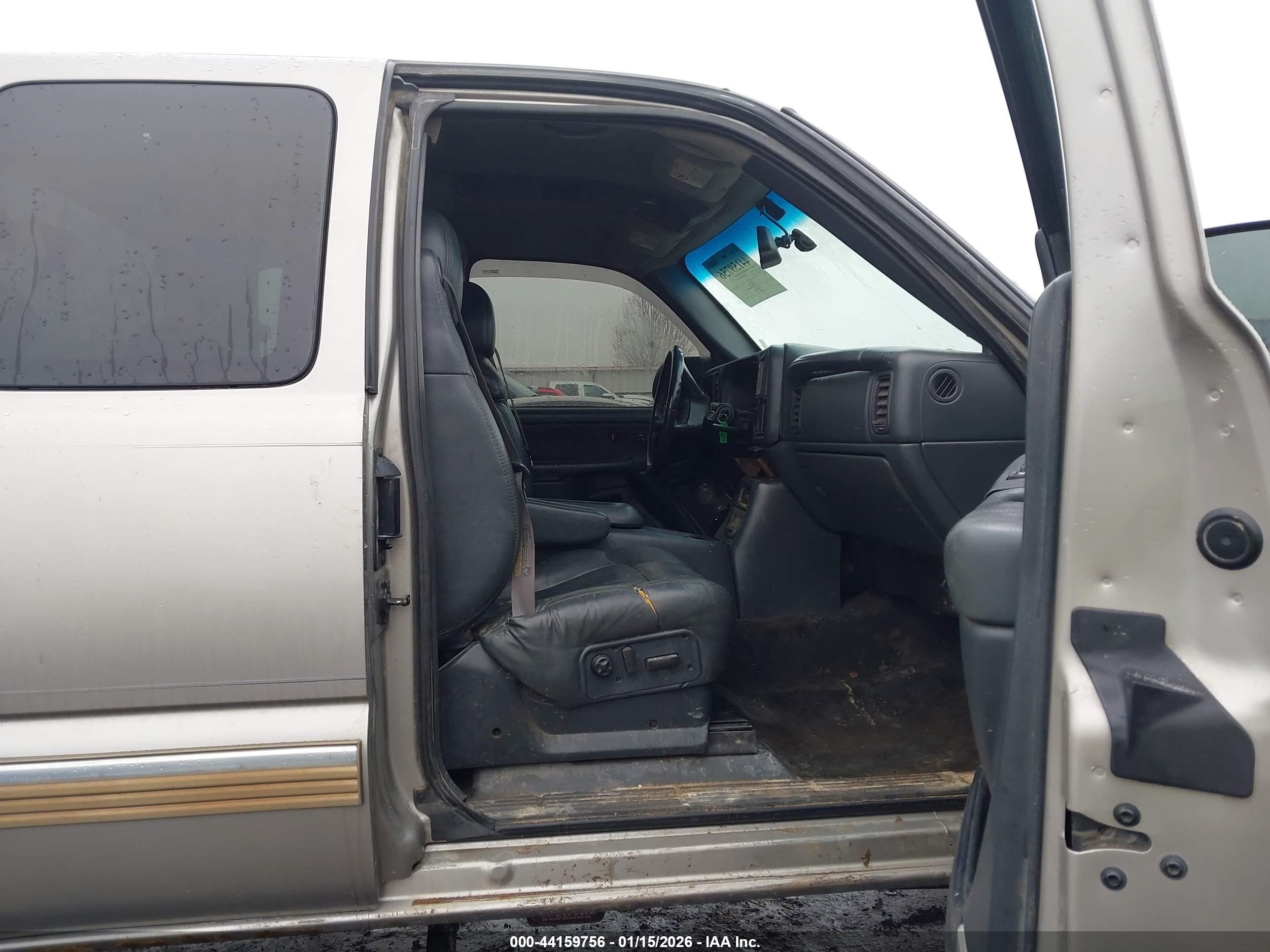 CHEVROLET SILVERADO image 5