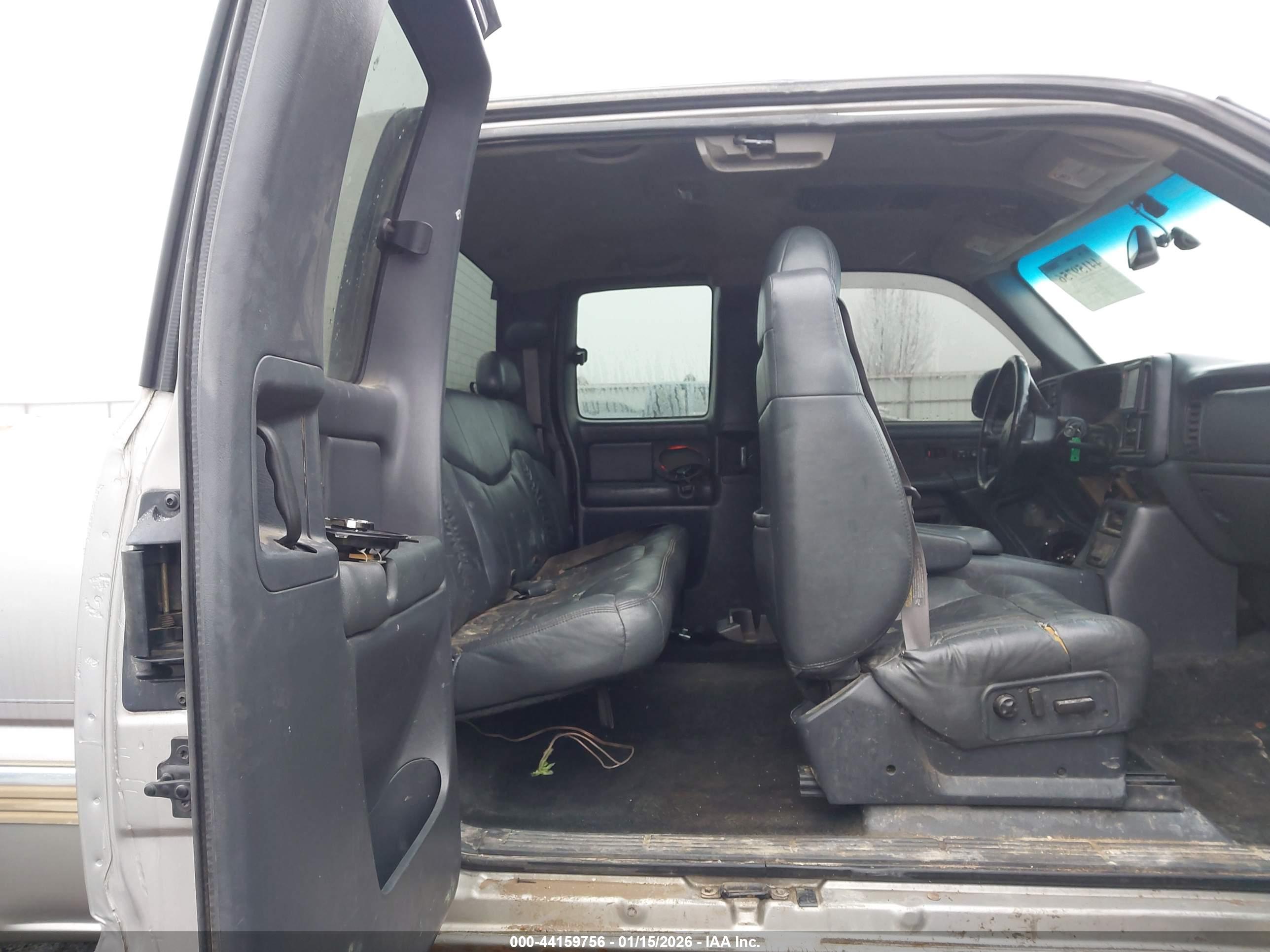 CHEVROLET SILVERADO image 8