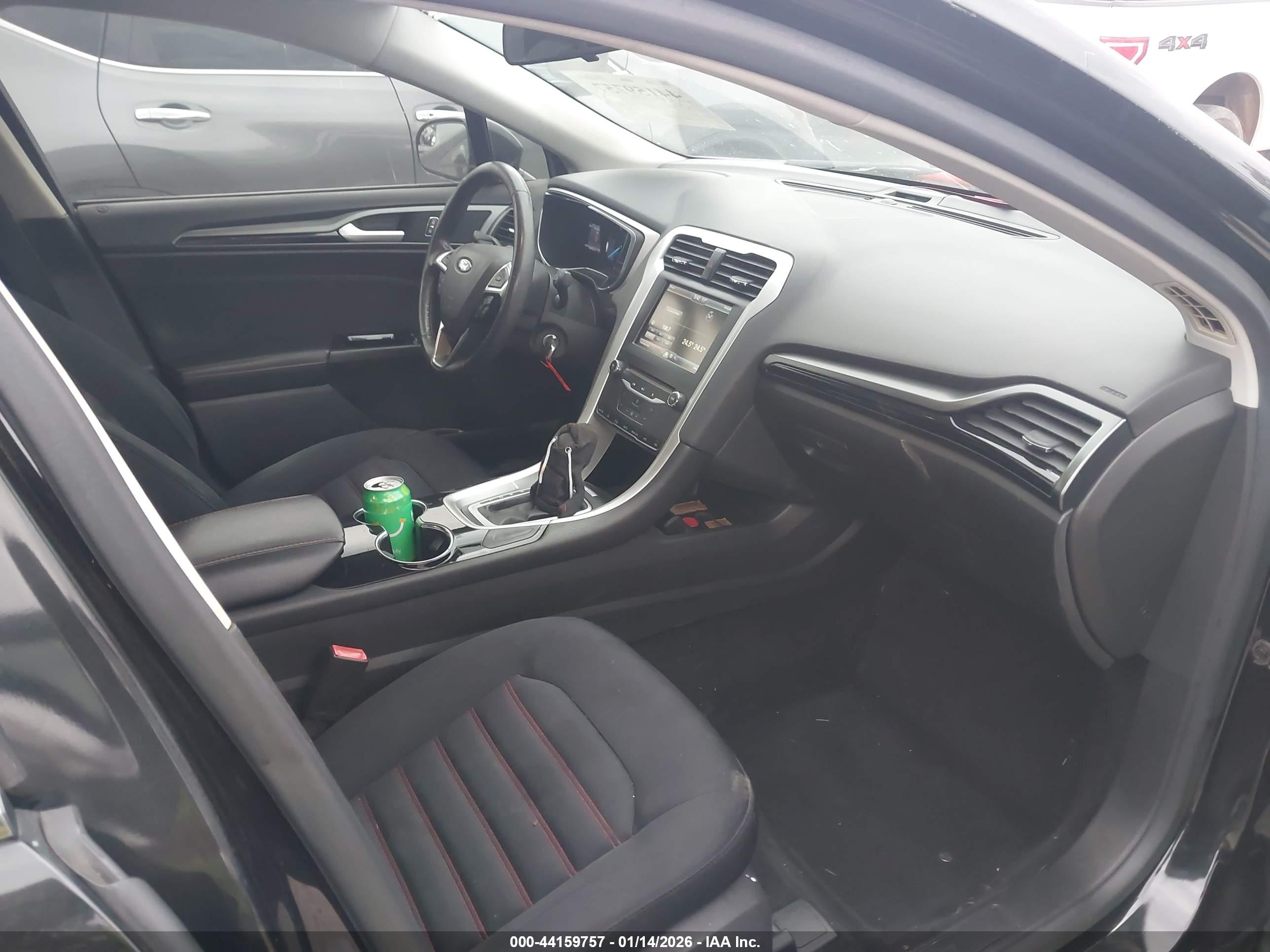 FORD FUSION image 5